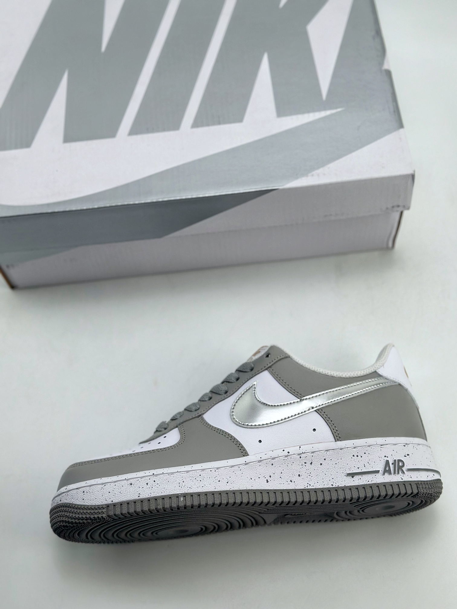 220 Nike Air Force 1 Low 07 白灰银 MK5639-889