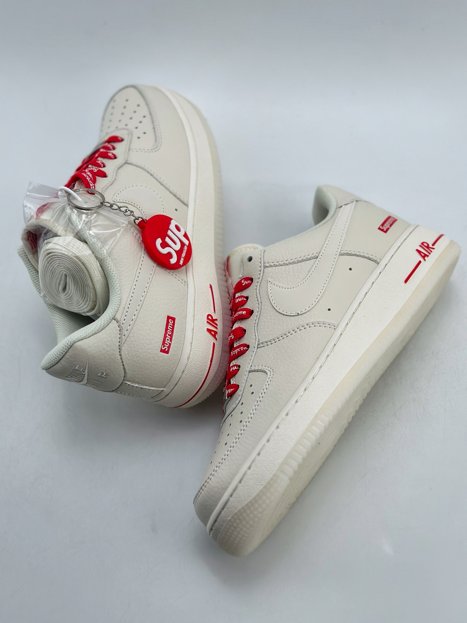 200 Nike Air Force 1 Low 07 x Supreme 联名白红 SU0220-001