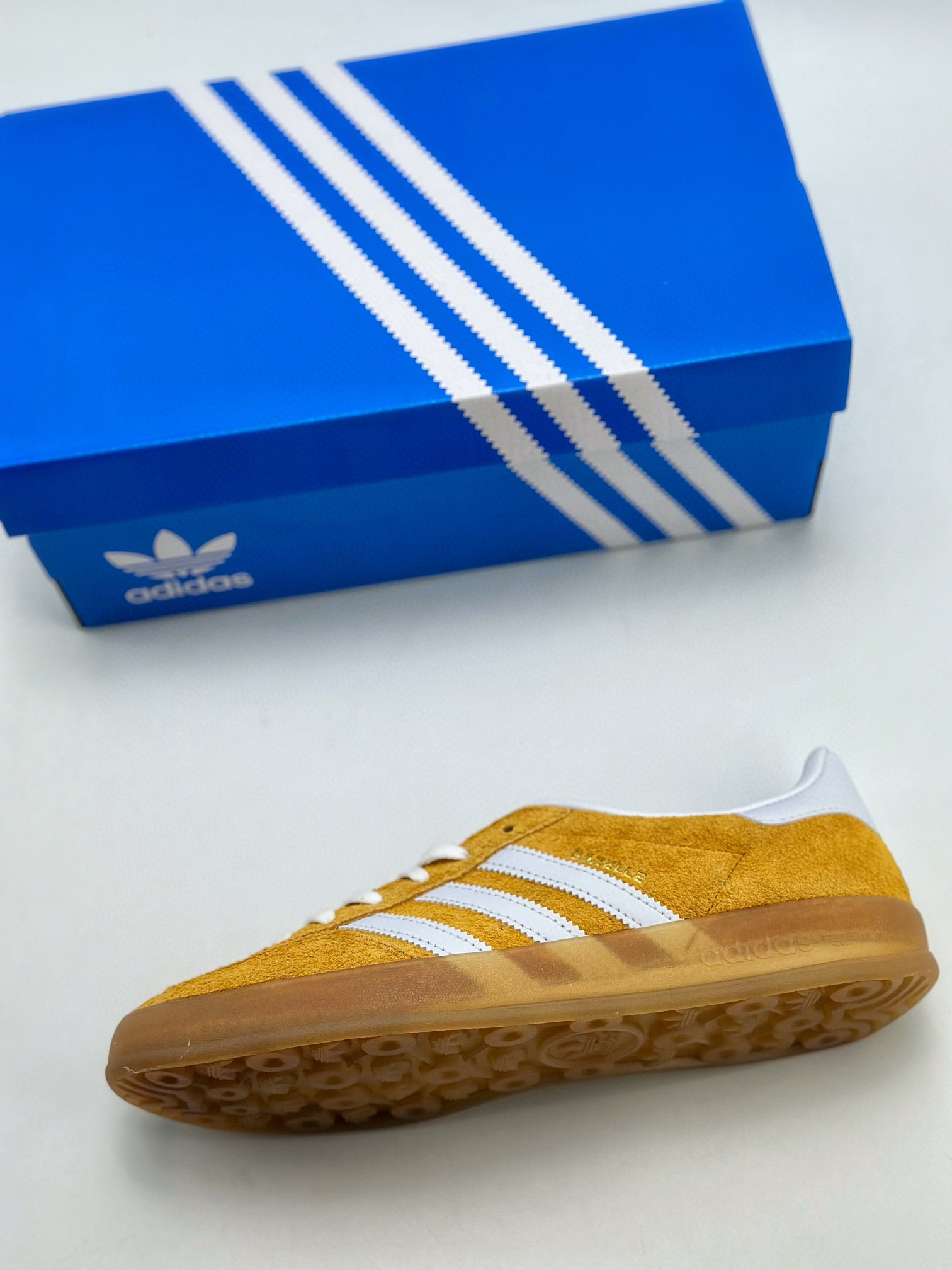 adidas Originals Gazelle INdoor M 三叶草休闲防滑耐磨低帮板鞋  HQ8716