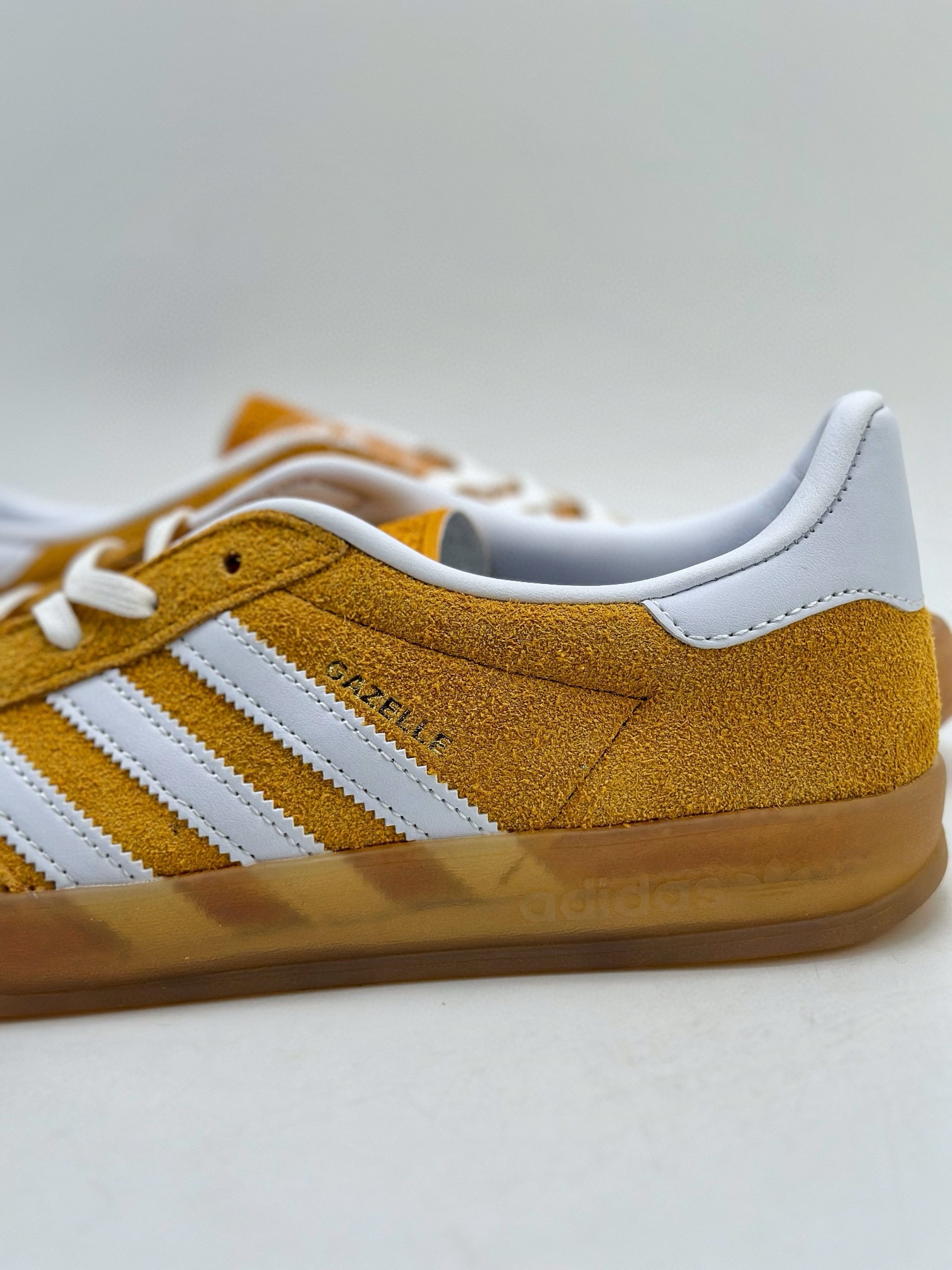 adidas Originals Gazelle INdoor M 三叶草休闲防滑耐磨低帮板鞋  HQ8716