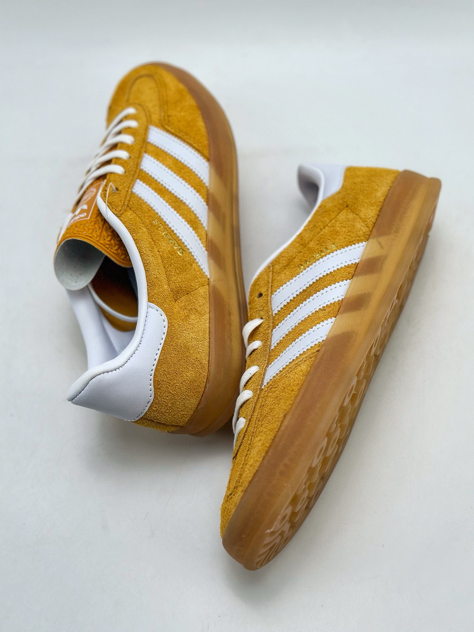 adidas Originals Gazelle INdoor M 三叶草休闲防滑耐磨低帮板鞋  HQ8716