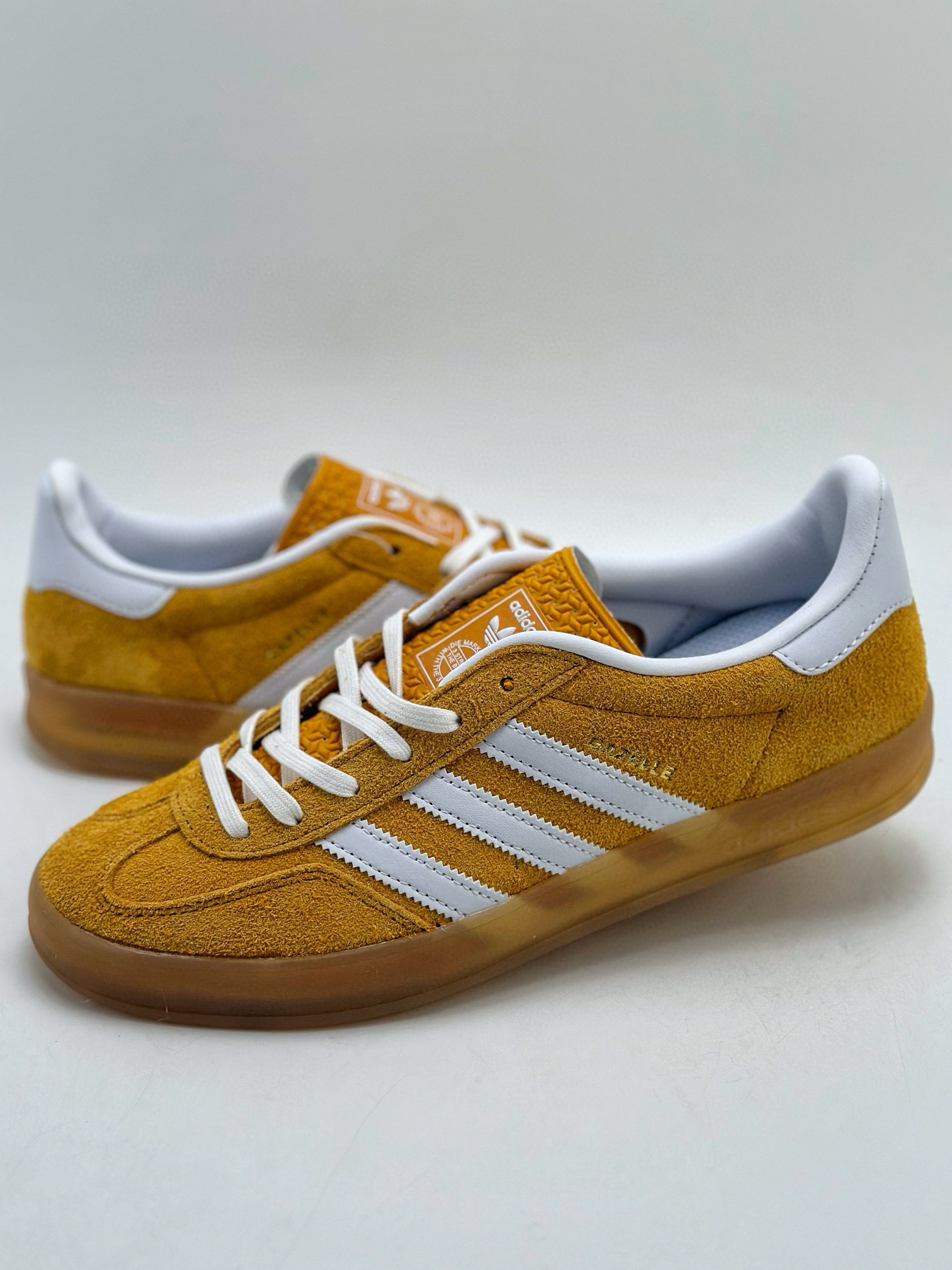 adidas Originals Gazelle INdoor M 三叶草休闲防滑耐磨低帮板鞋  HQ8716