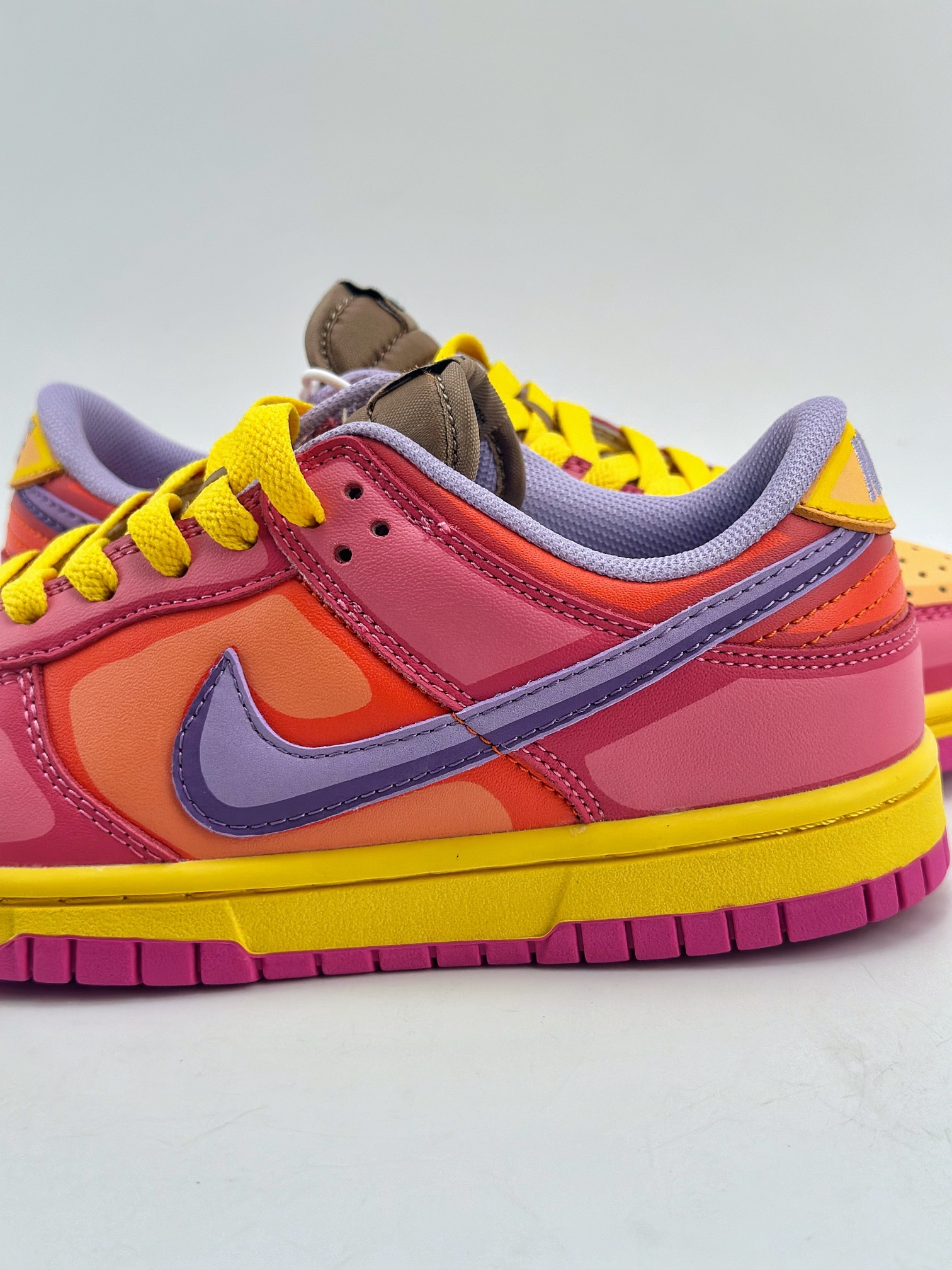 170 NIKE SB Dunk Low 泡泡糖色 MG1486-049