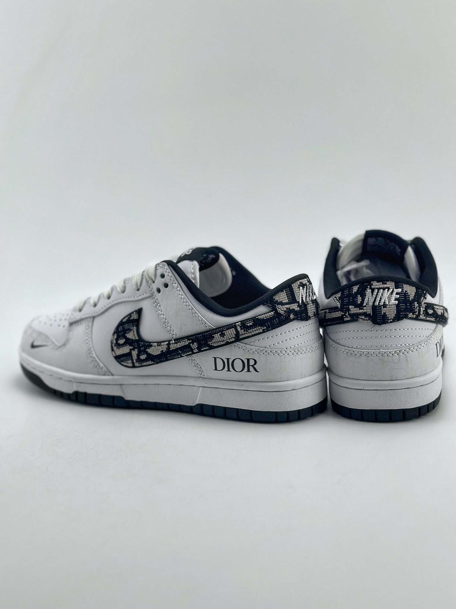 NIKE SB Dunk Low x DIOR 联名白黑 JH8036-914