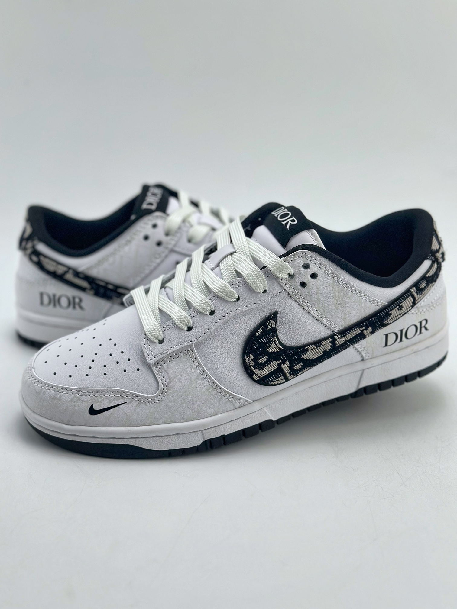 NIKE SB Dunk Low x DIOR 联名白黑 JH8036-914