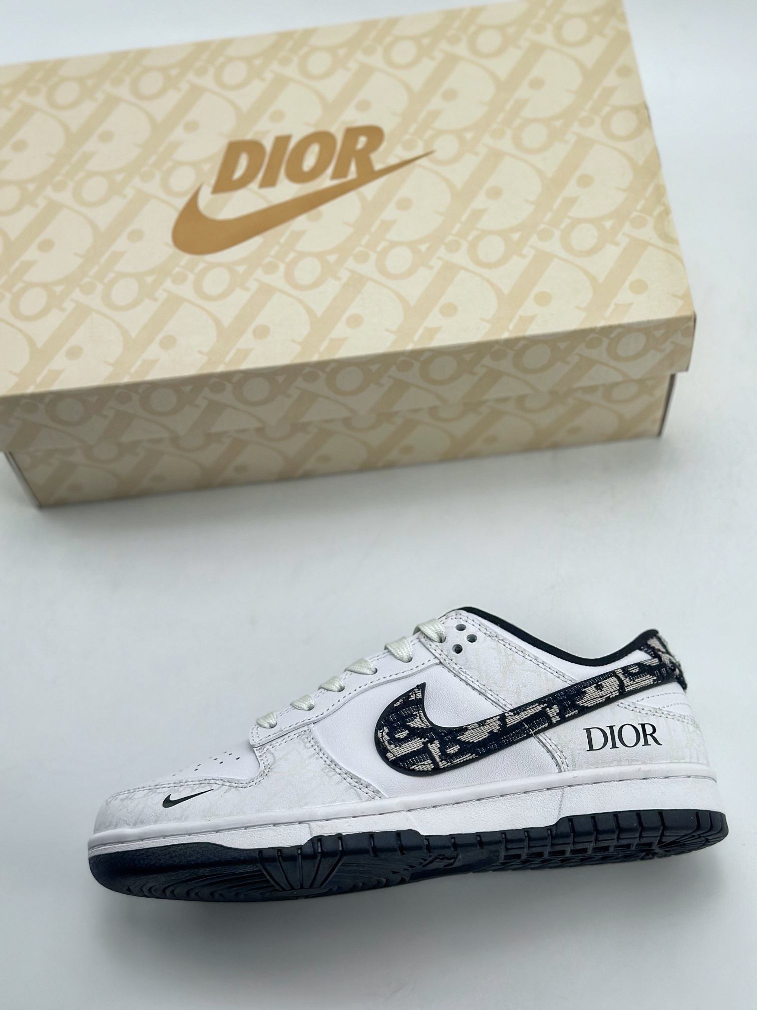 NIKE SB Dunk Low x DIOR 联名白黑 JH8036-914