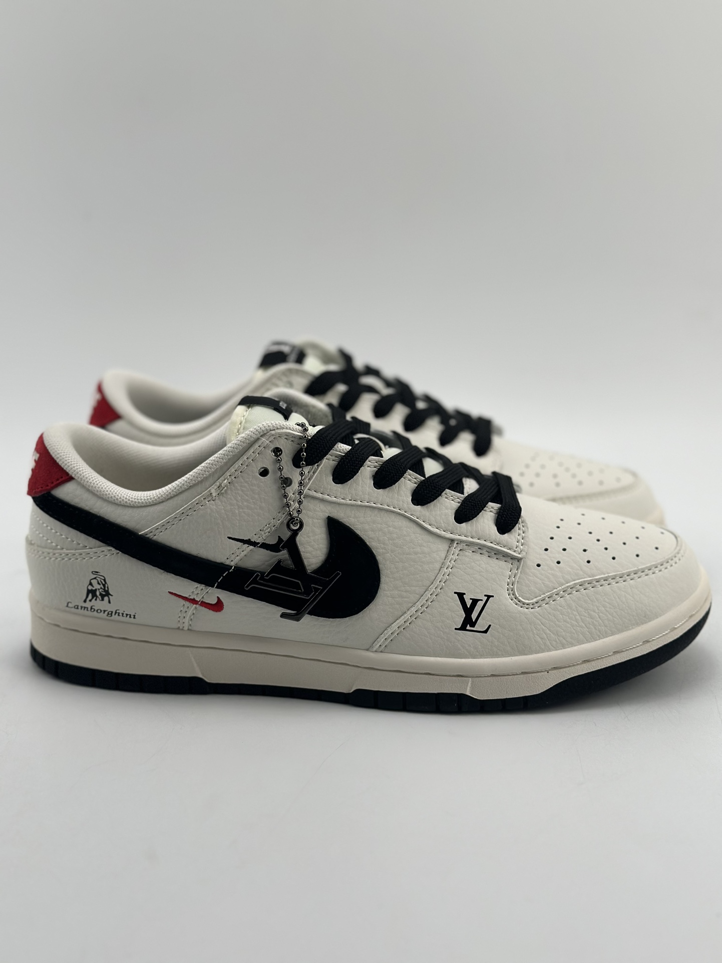 280 Nike SB Dunk Low x Louis Vuitton 白黑红三钩 FC1688-190