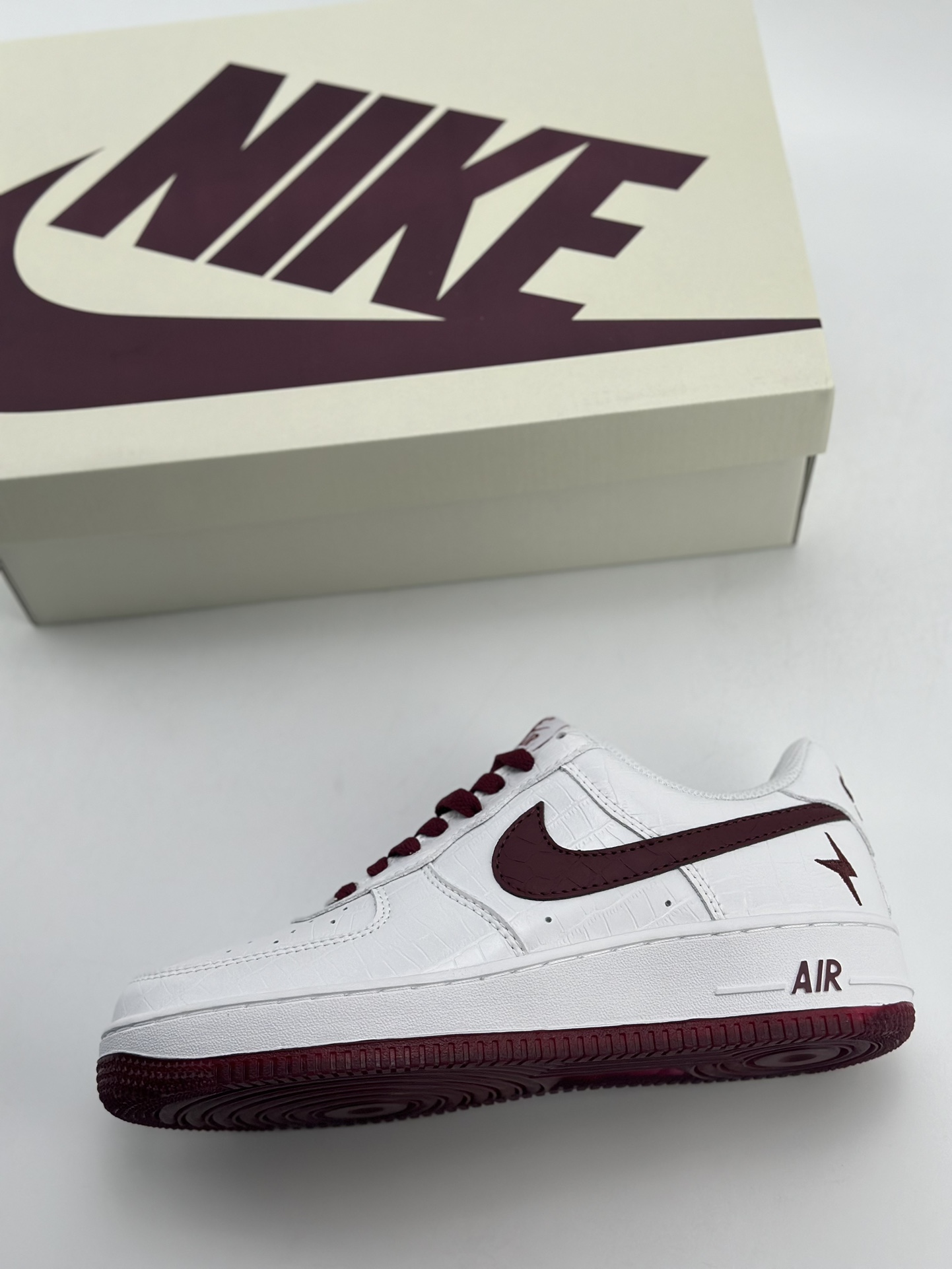 200 Nike Air Force 1 Low 07 白酒红鳄鱼裂纹 DD0614-335