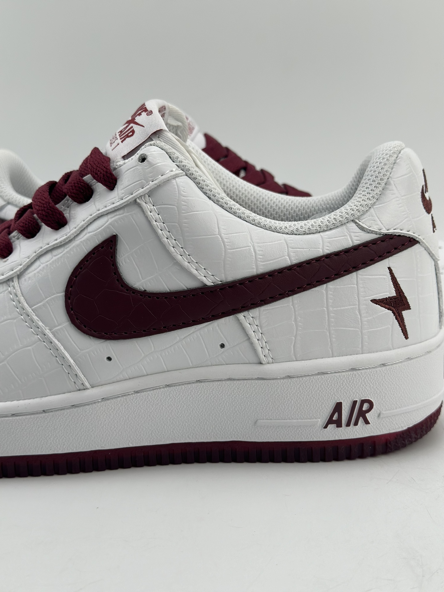 200 Nike Air Force 1 Low 07 白酒红鳄鱼裂纹 DD0614-335