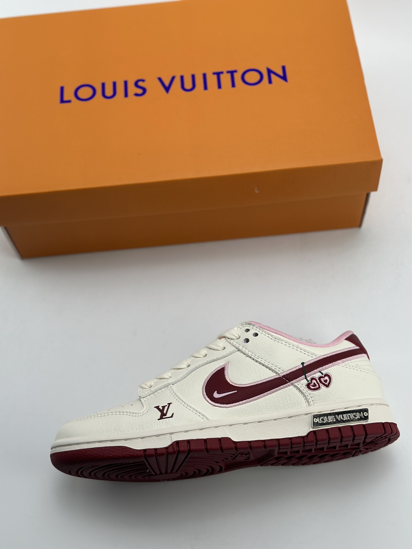 Nike SB Dunk Low x Louis Vuitton 情人节樱桃 XX2025-312