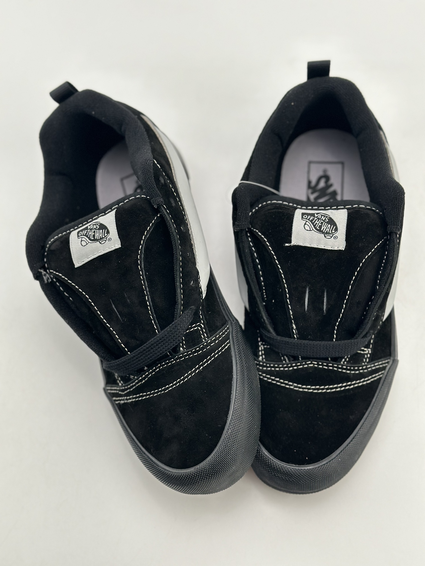 140 Vans Classics Knu Skool 厚鞋舌面包鞋