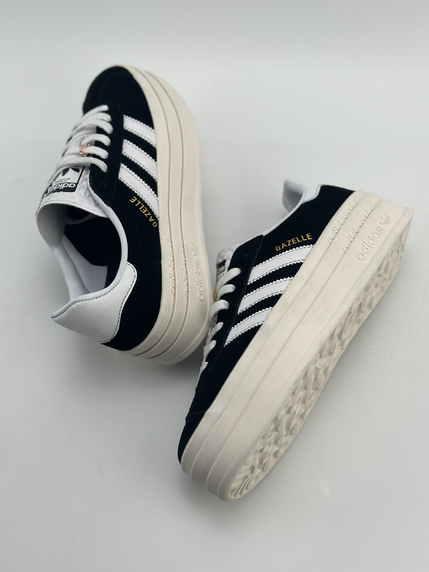 150 AD Originals Gazelle Bold W 三层底低帮耐磨厚底增高板鞋  HQ6912