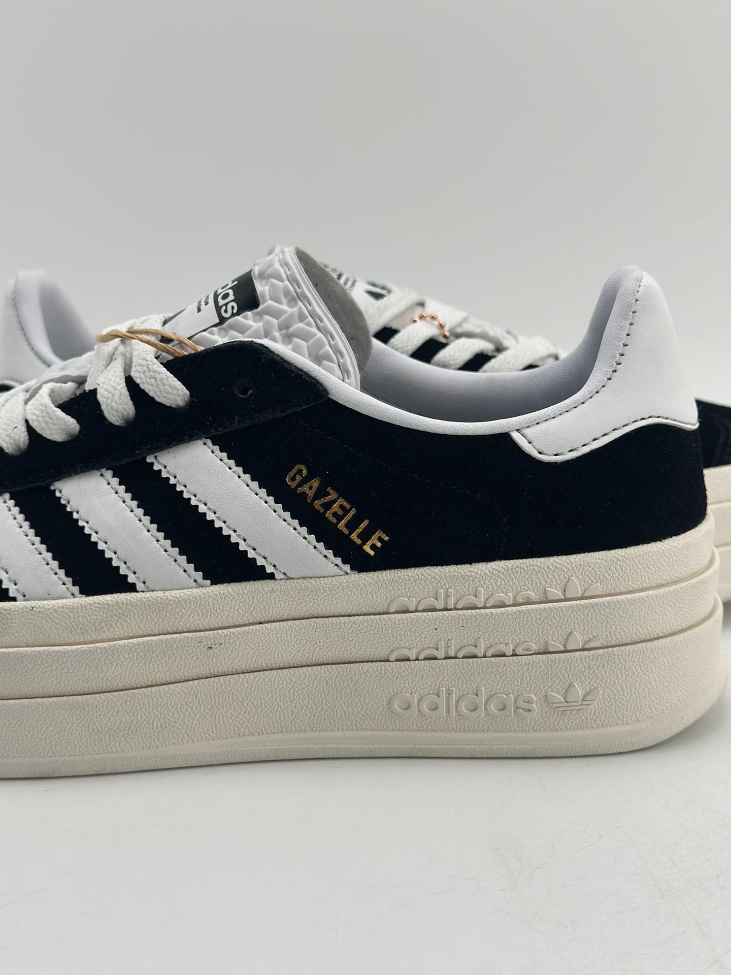 150 AD Originals Gazelle Bold W 三层底低帮耐磨厚底增高板鞋  HQ6912