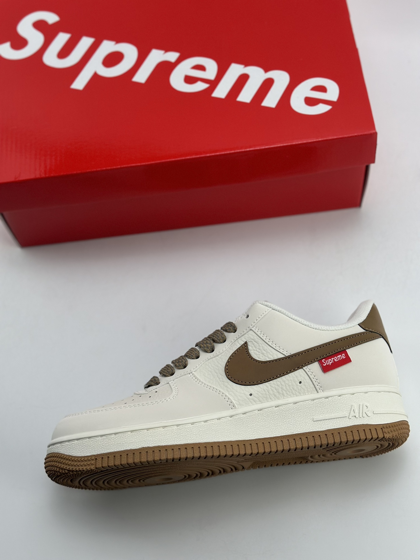 260 Nike Air Force 1 Low 07 x Supreme 滑板挂饰 白棕 HD1968-019