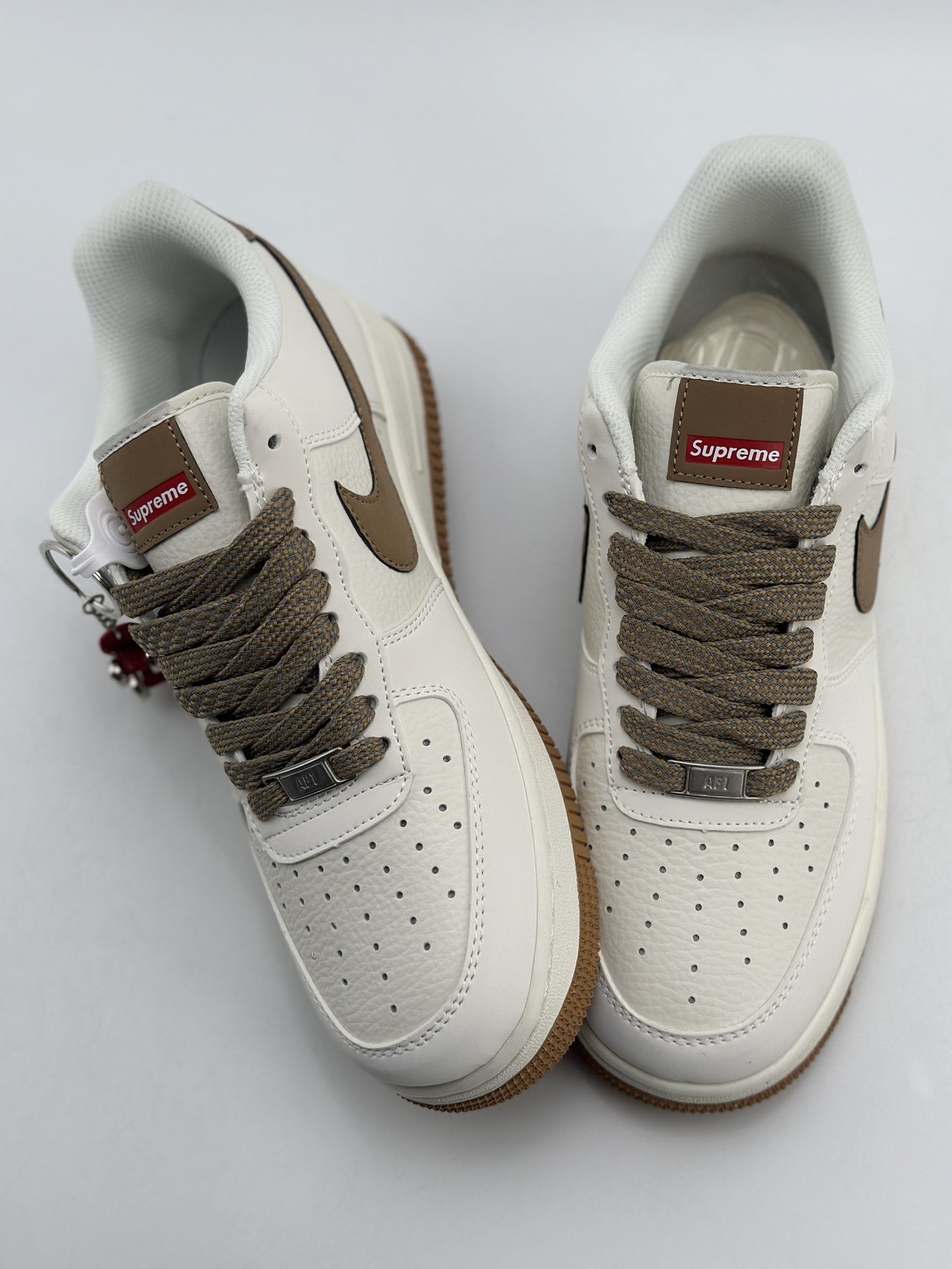 260 Nike Air Force 1 Low 07 x Supreme 滑板挂饰 白棕 HD1968-019