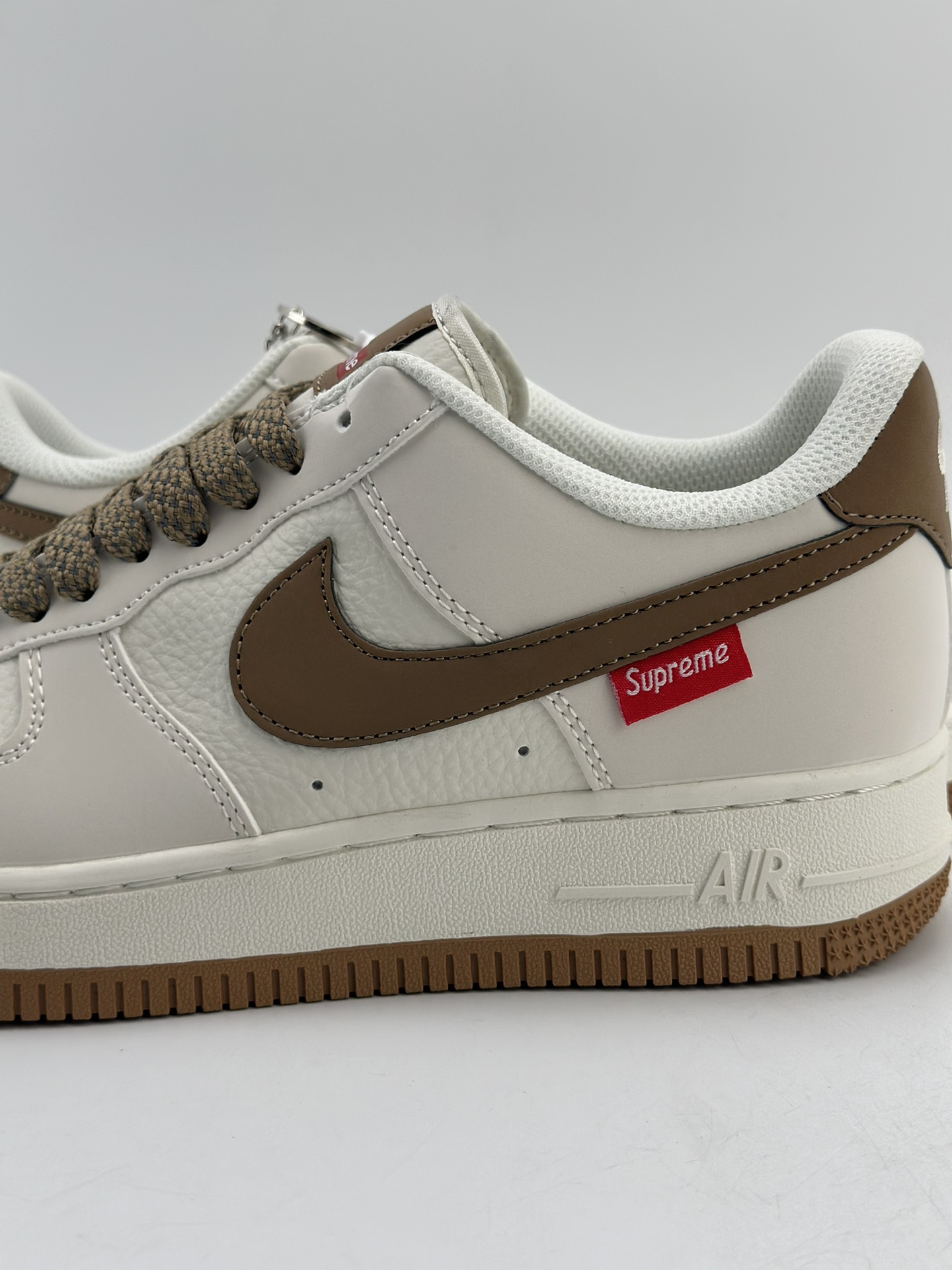 260 Nike Air Force 1 Low 07 x Supreme 滑板挂饰 白棕 HD1968-019