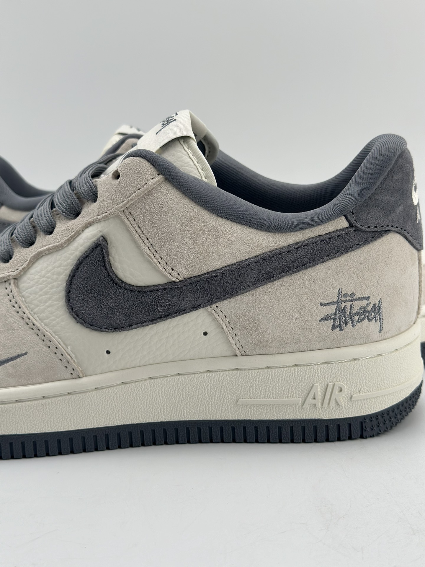 260 Nike Air Force 1 Low 07 x Stussy 斯图西白灰 HD1968-013