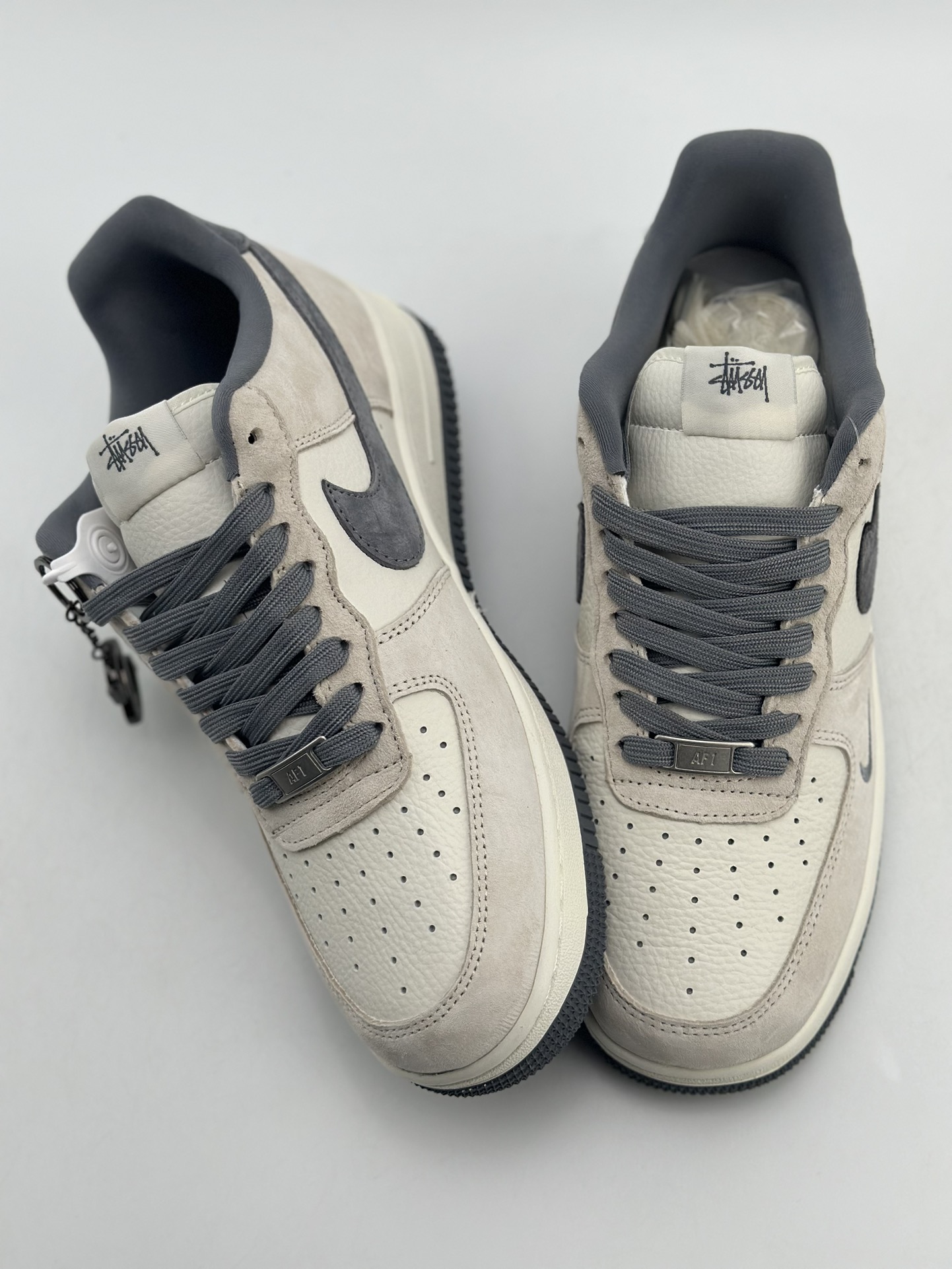 260 Nike Air Force 1 Low 07 x Stussy 斯图西白灰 HD1968-013