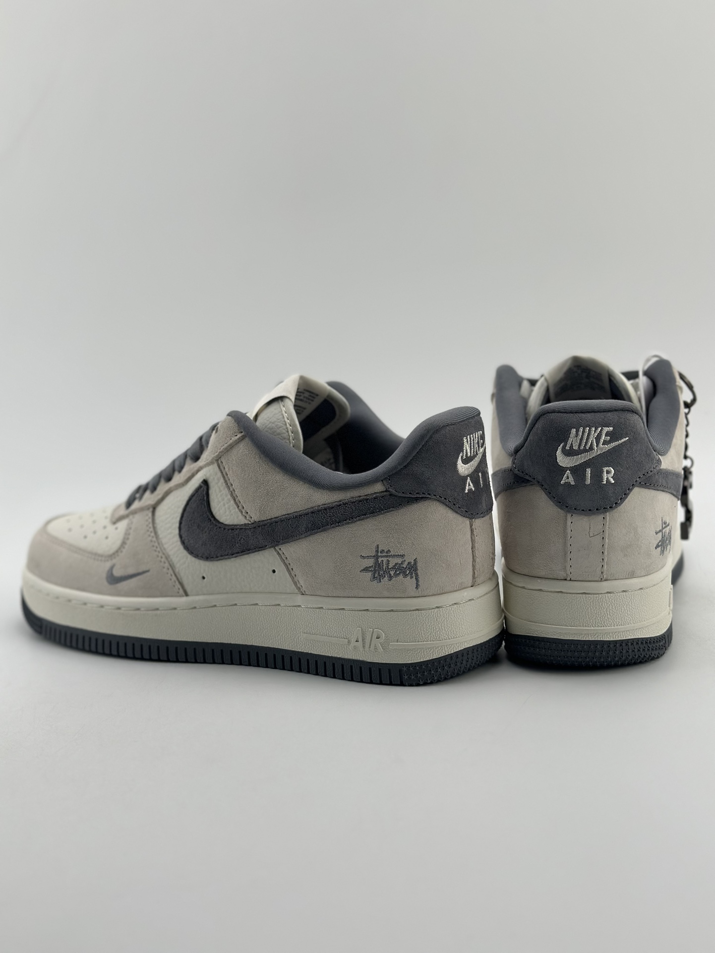 260 Nike Air Force 1 Low 07 x Stussy 斯图西白灰 HD1968-013