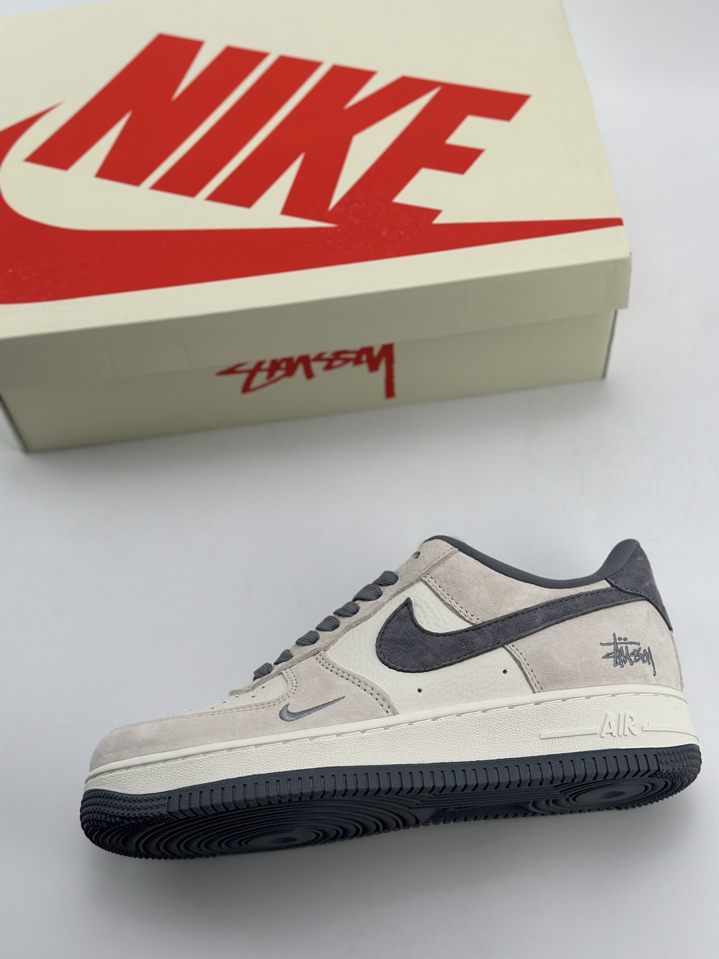 260 Nike Air Force 1 Low 07 x Stussy 斯图西白灰 HD1968-013