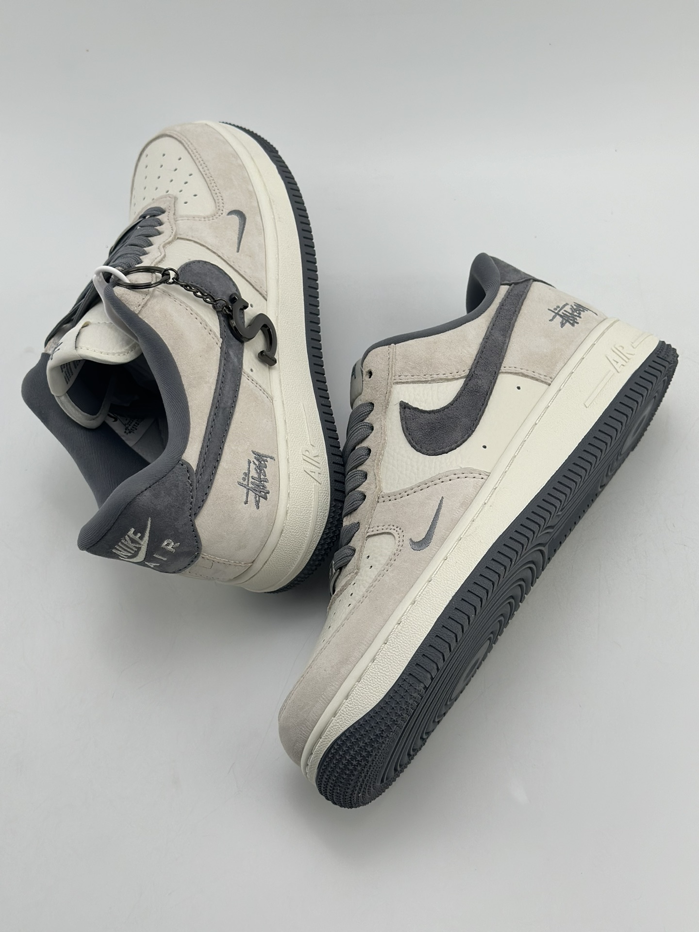 260 Nike Air Force 1 Low 07 x Stussy 斯图西白灰 HD1968-013