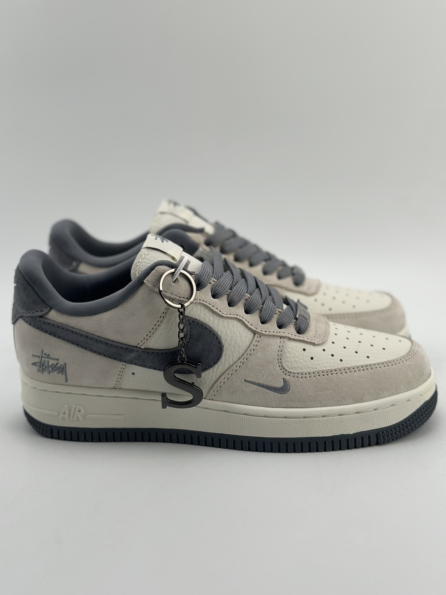 260 Nike Air Force 1 Low 07 x Stussy 斯图西白灰 HD1968-013