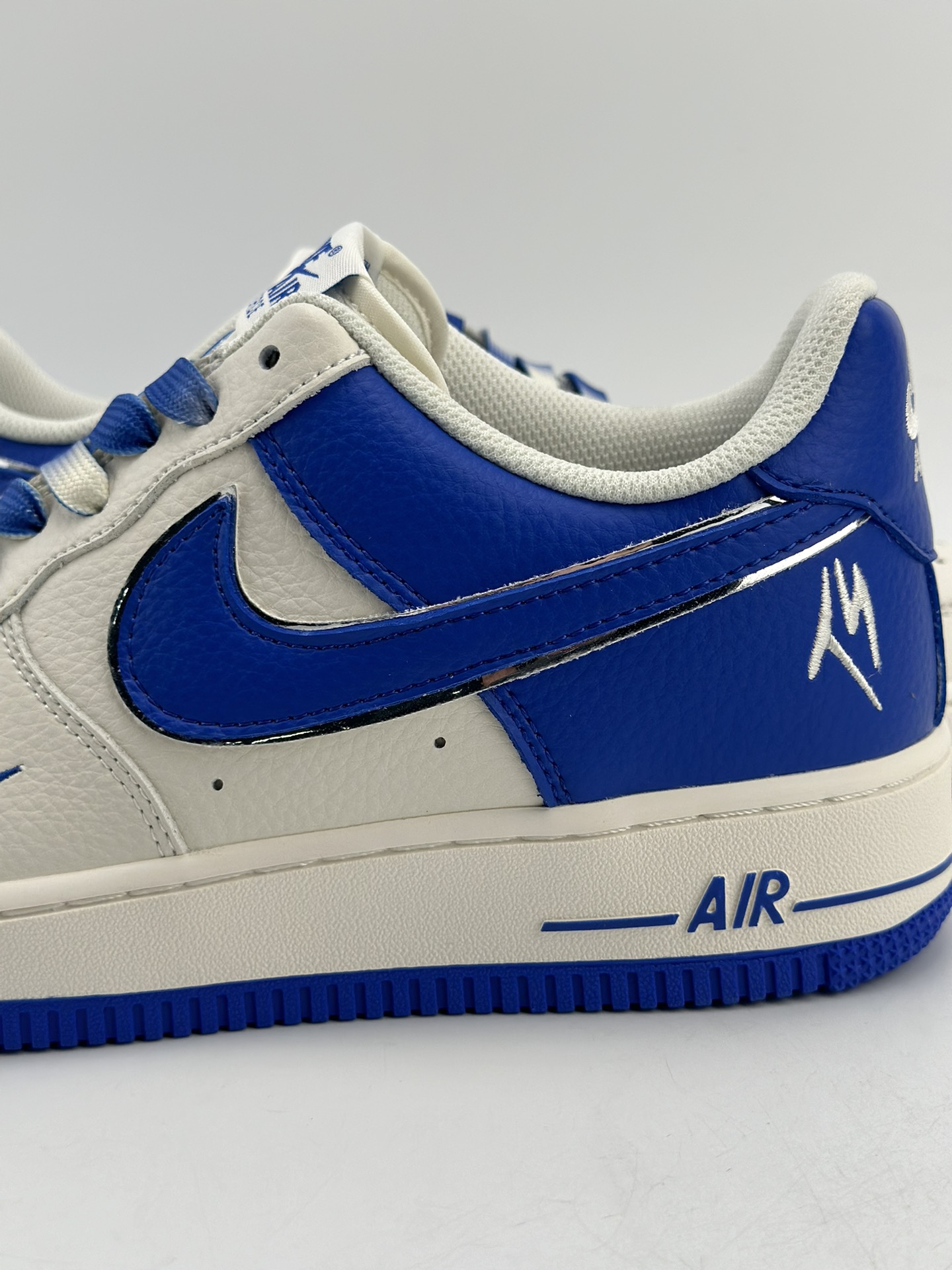 220 Nike Air Force 1 Low 07 x Travis Scott 白蓝小钩 ID5636-666