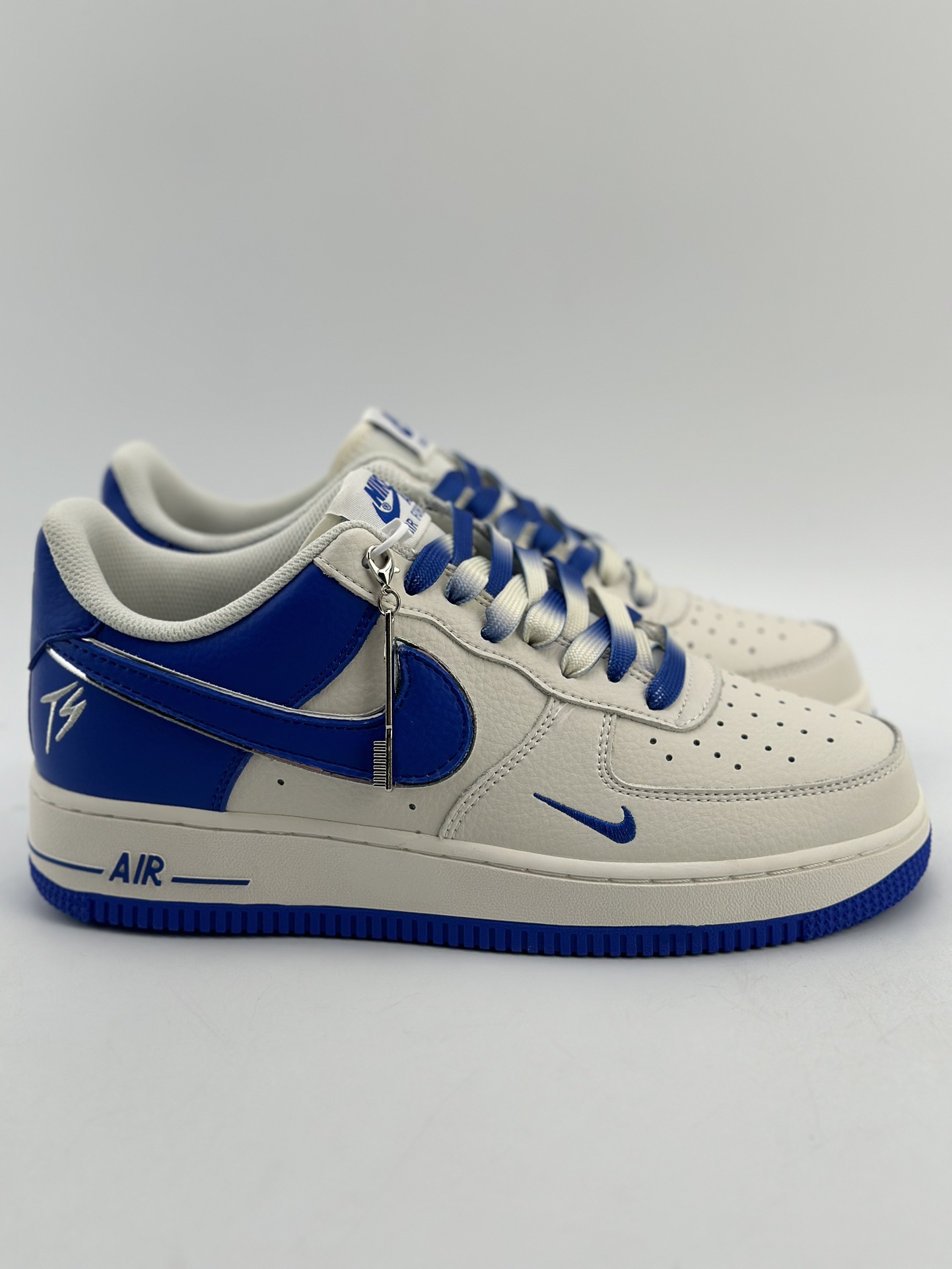 220 Nike Air Force 1 Low 07 x Travis Scott 白蓝小钩 ID5636-666