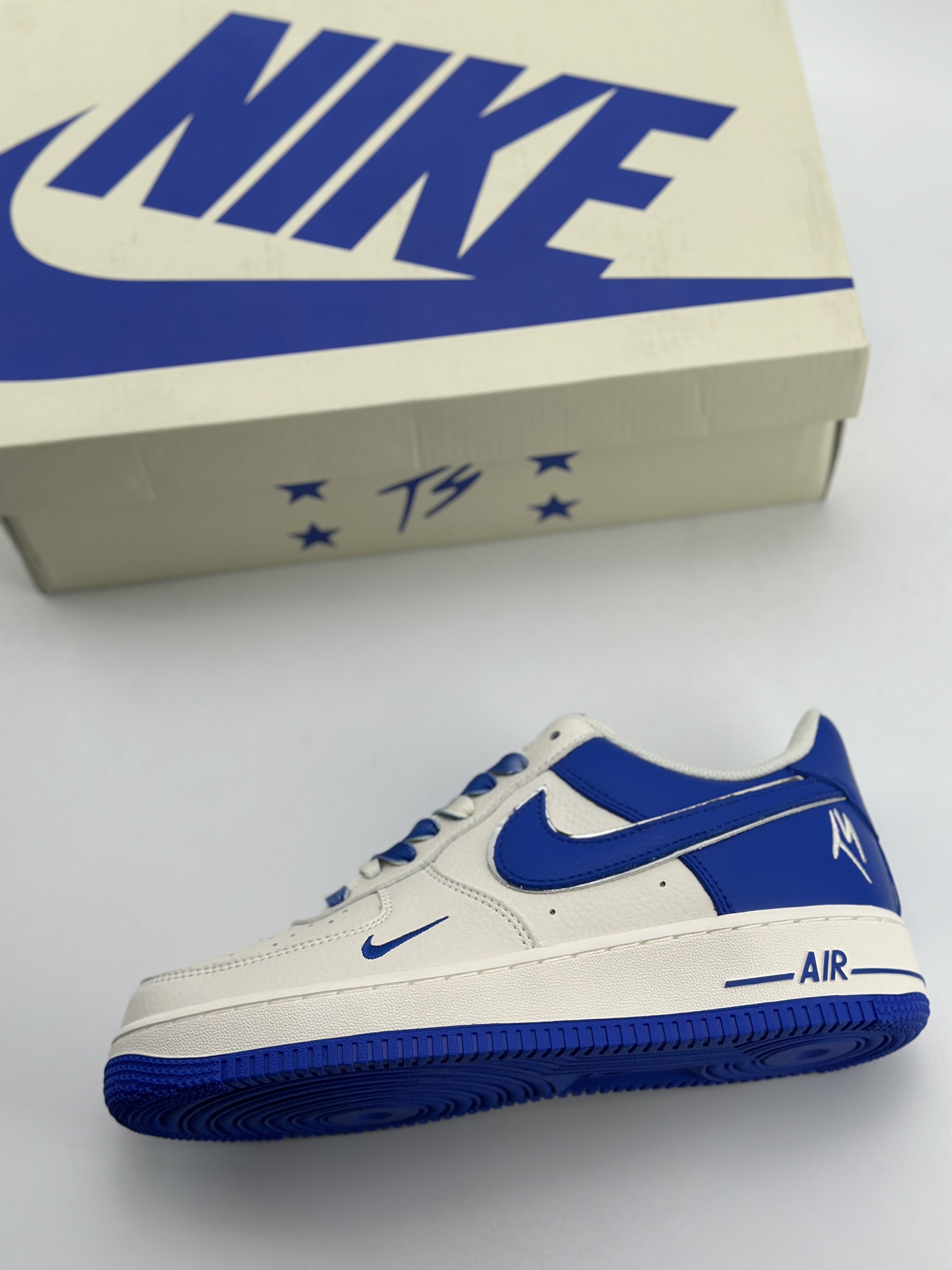 220 Nike Air Force 1 Low 07 x Travis Scott 白蓝小钩 ID5636-666