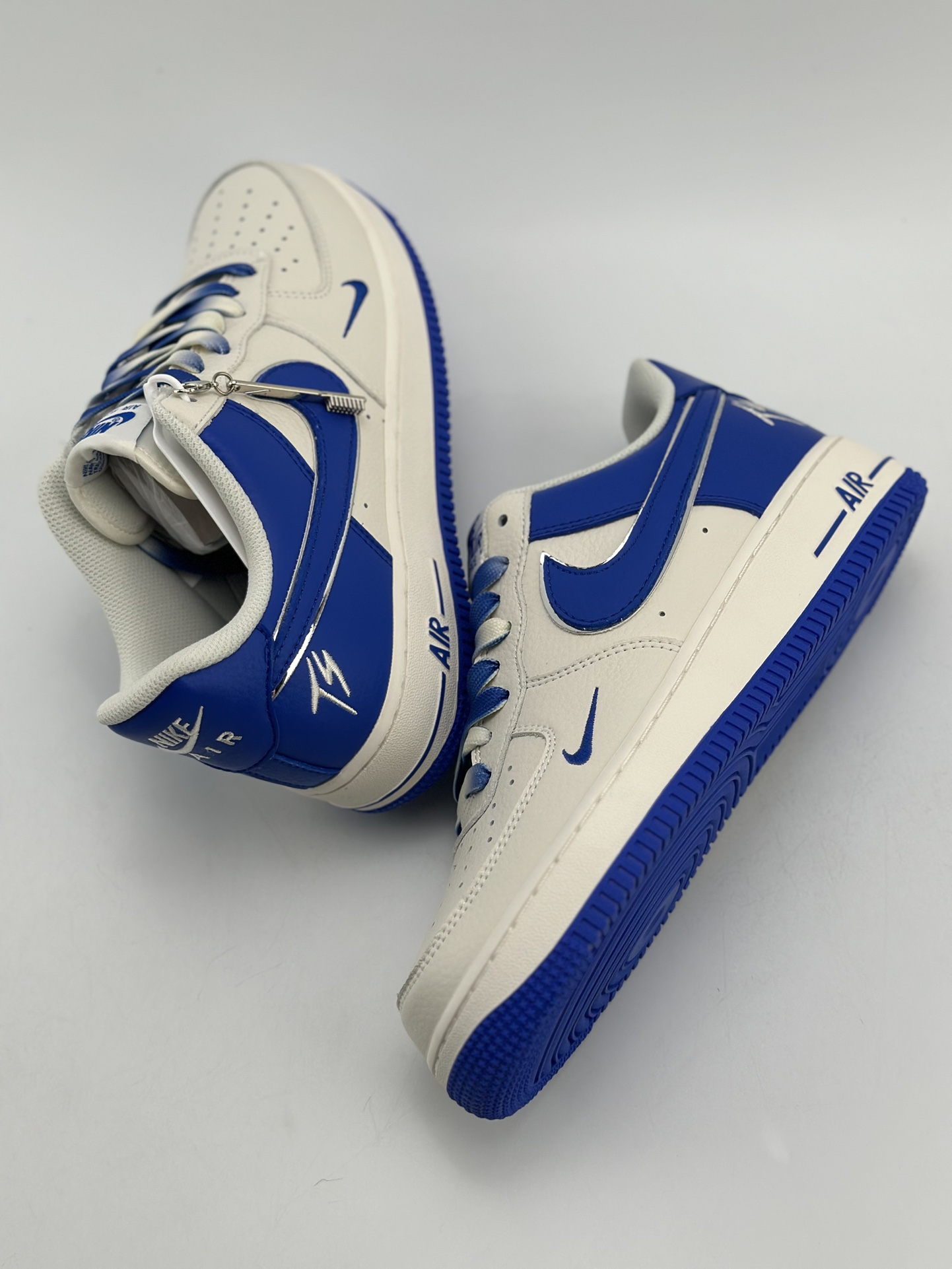 220 Nike Air Force 1 Low 07 x Travis Scott 白蓝小钩 ID5636-666