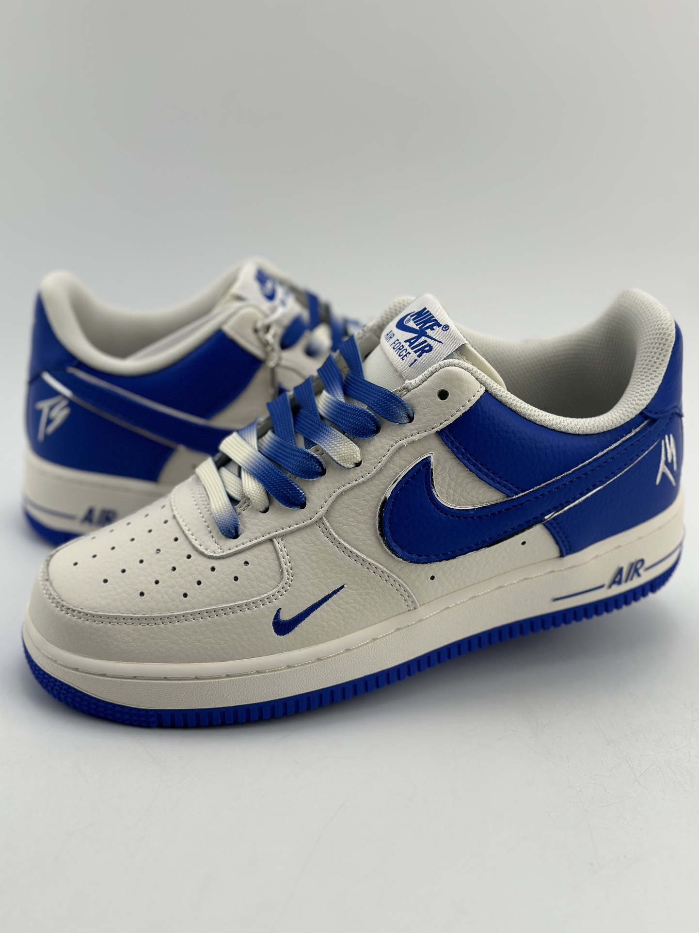 220 Nike Air Force 1 Low 07 x Travis Scott 白蓝小钩 ID5636-666