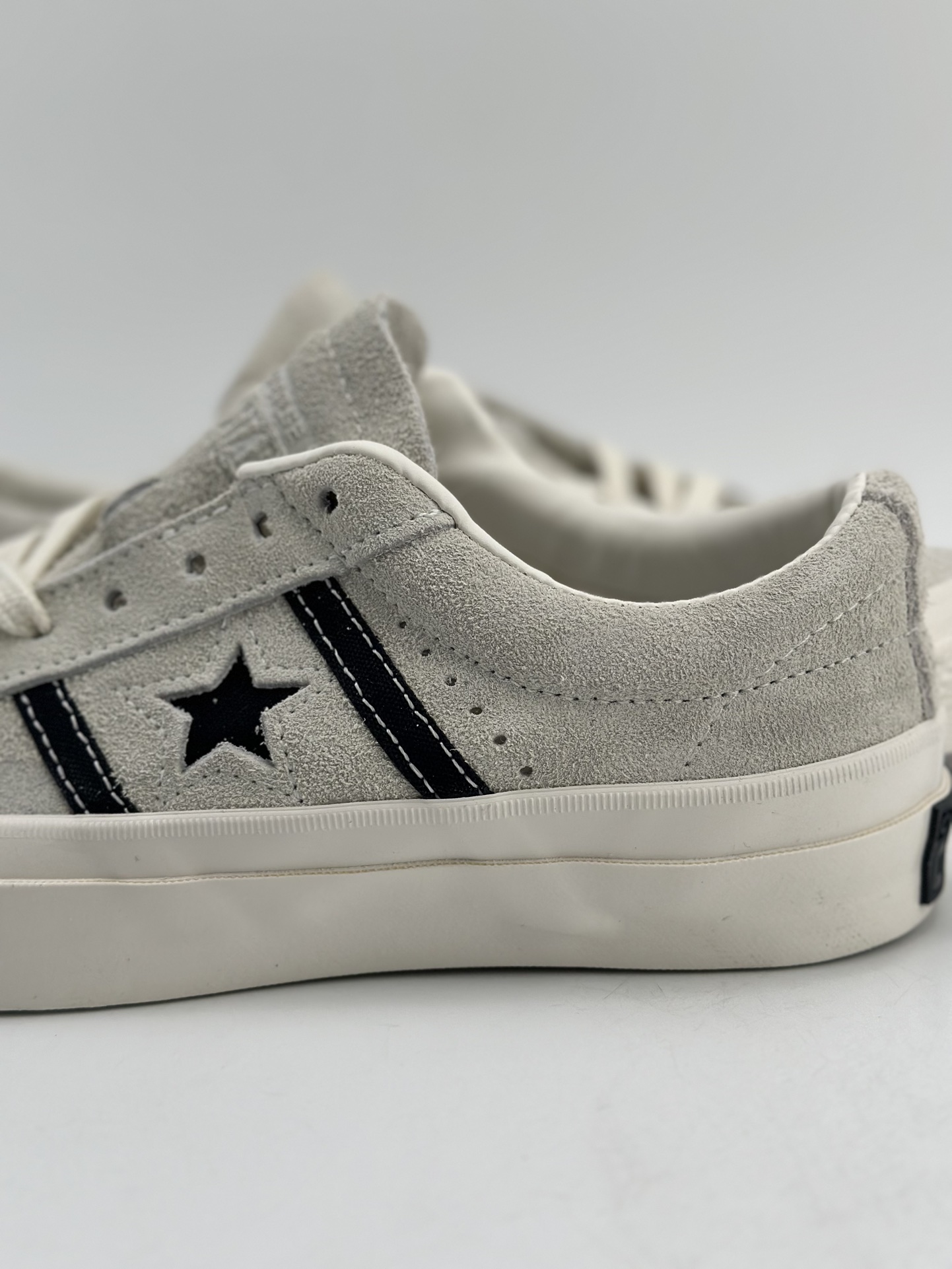 160 CONVERSE匡威 One Star Academy Pro翻毛皮运动休闲板鞋