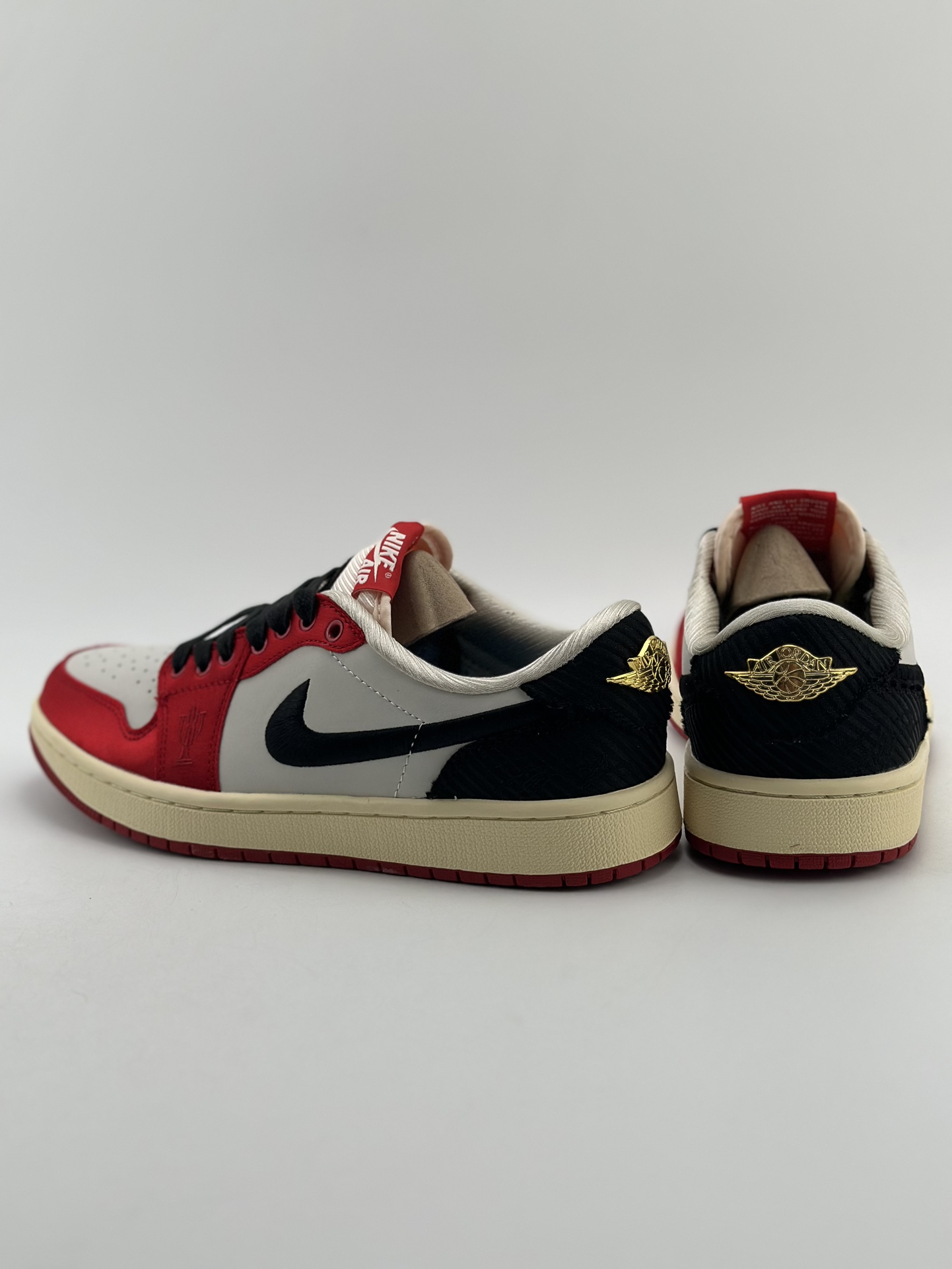 200 Air Jordan 1 Low OG x Trophy Room "Away" 白黑红 FN0432-100