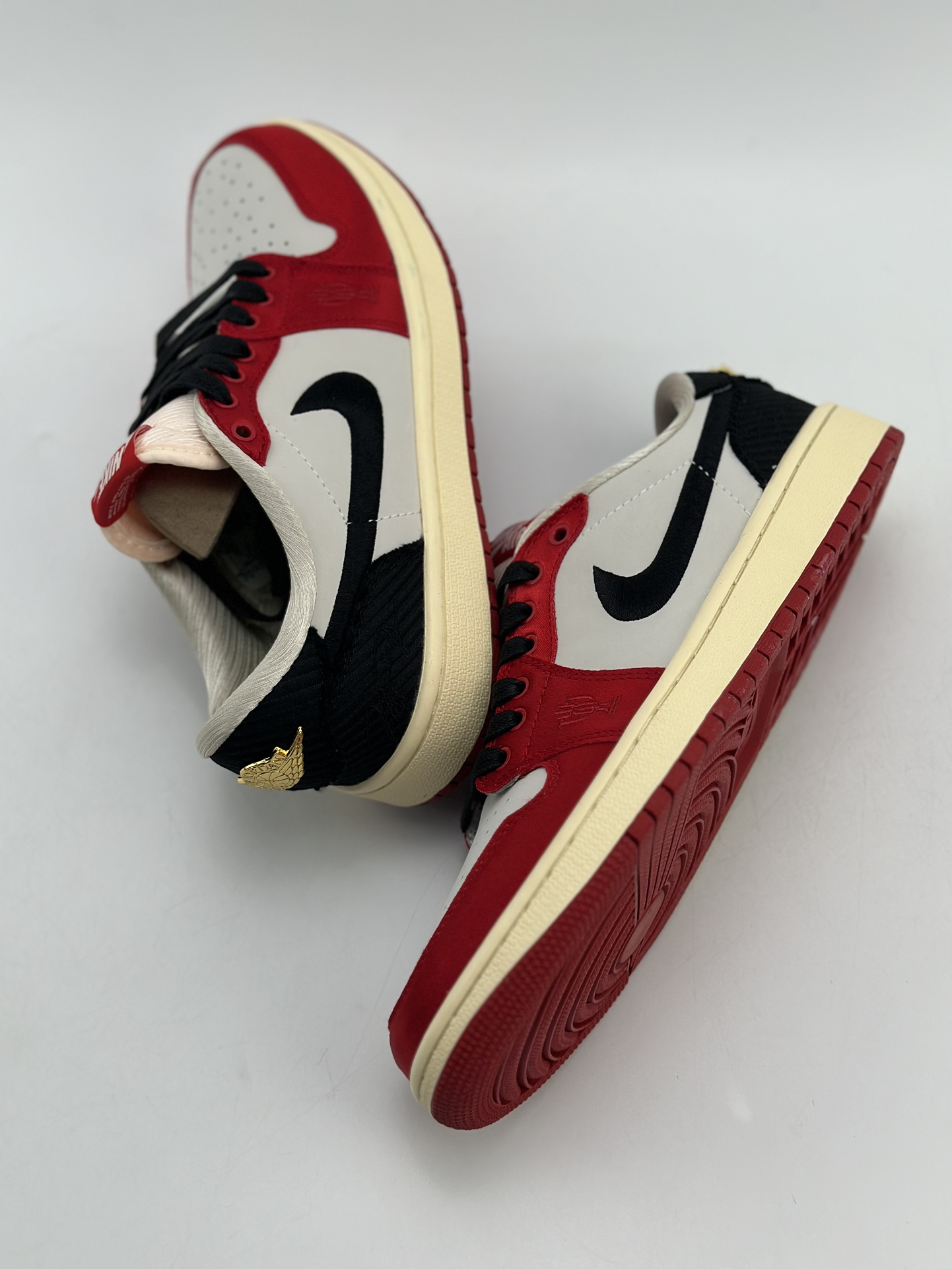 200 Air Jordan 1 Low OG x Trophy Room "Away" 白黑红 FN0432-100