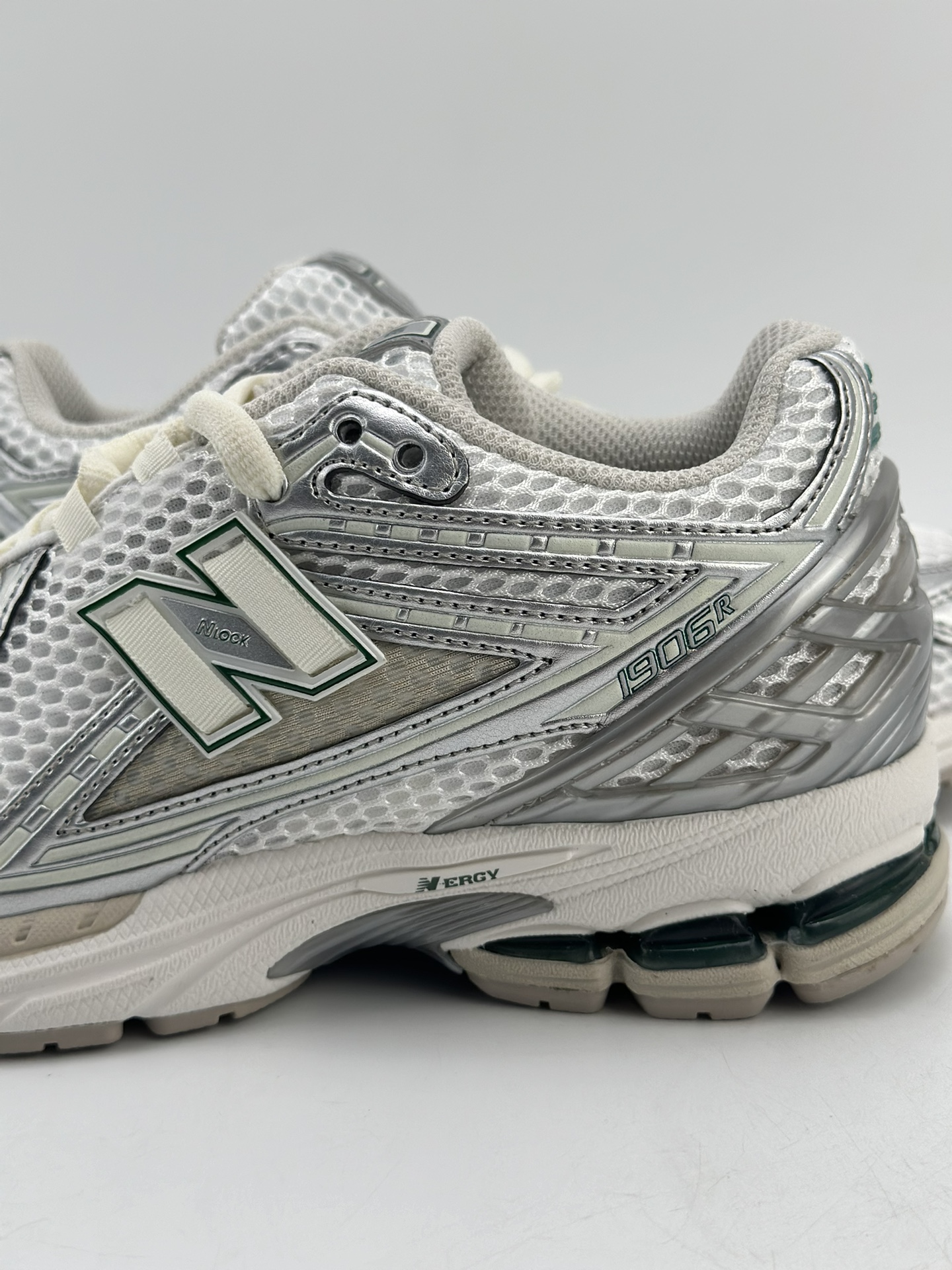 200 New Balance M1906系列 复古单品宝藏老爹鞋款 M1906REE