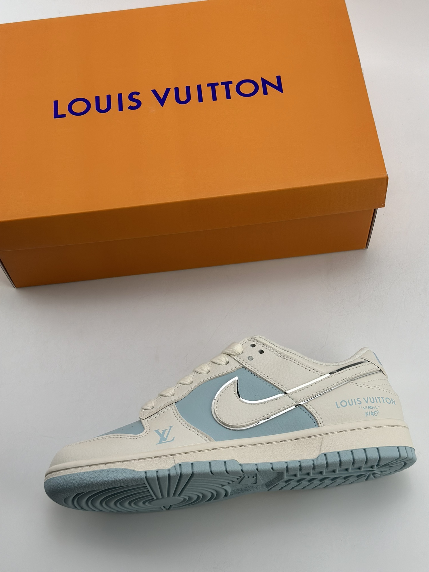 280 Nike SB Dunk Low x Louis Vuitton 白天蓝 BB8766-209