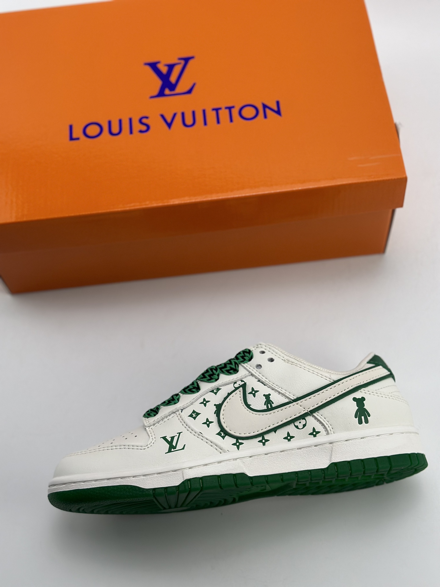 280 Nike SB Dunk Low x Louis Vuitton 暴力型白绿 SJ2068-241