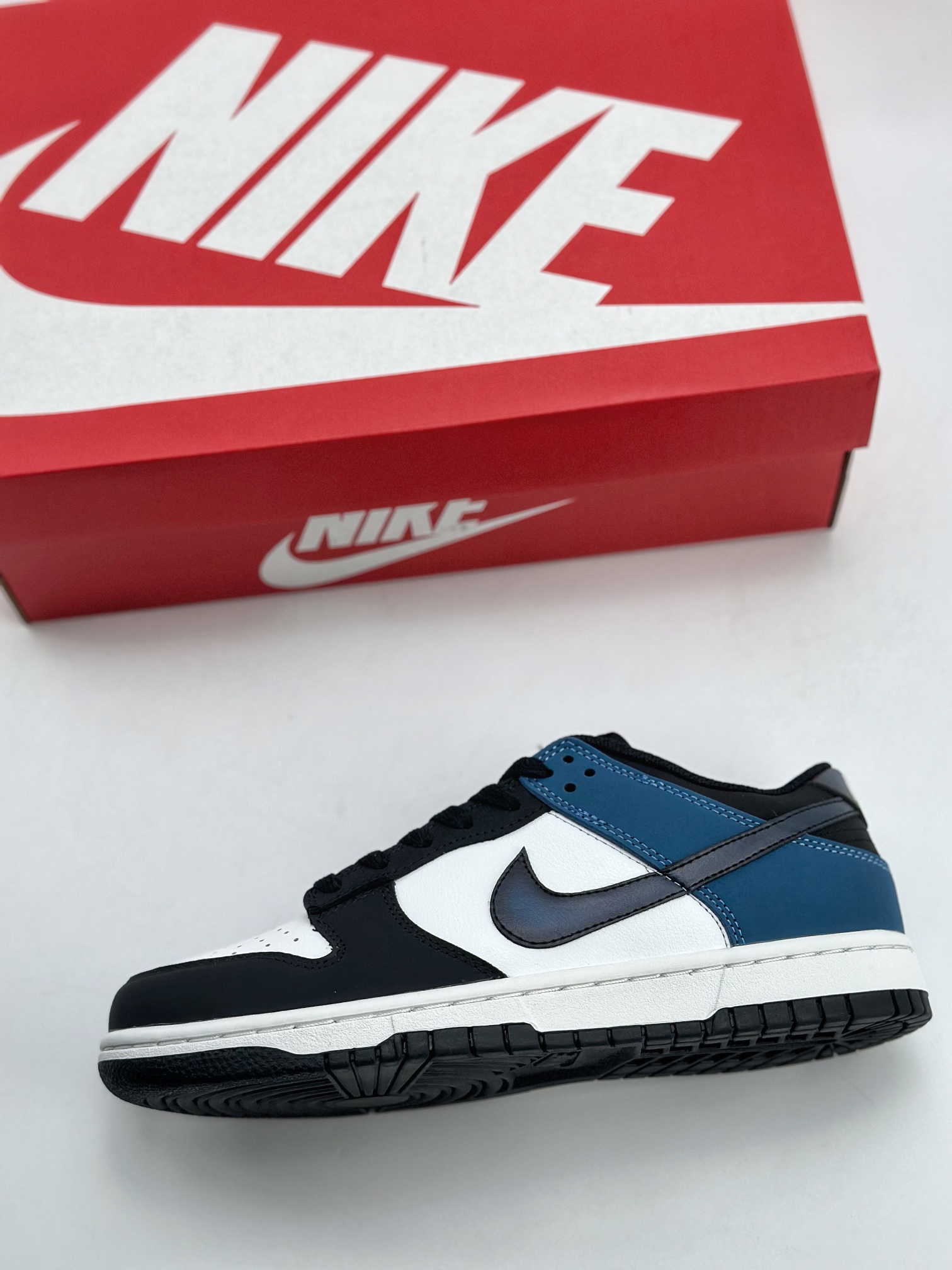 190 NIKE SB Dunk Low ”Industral Blue” 黑白蓝 FD6923-100