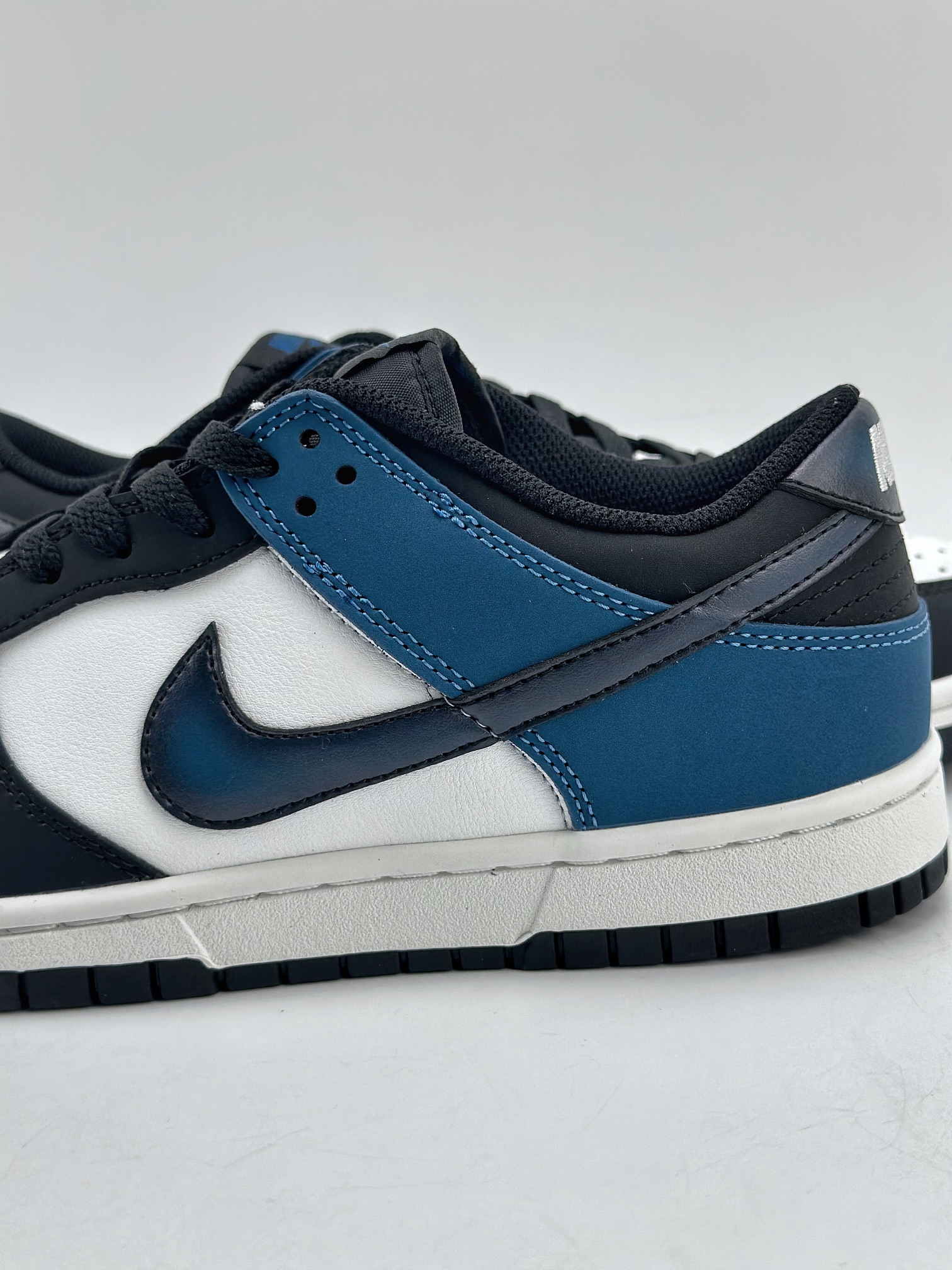 190 NIKE SB Dunk Low ”Industral Blue” 黑白蓝 FD6923-100