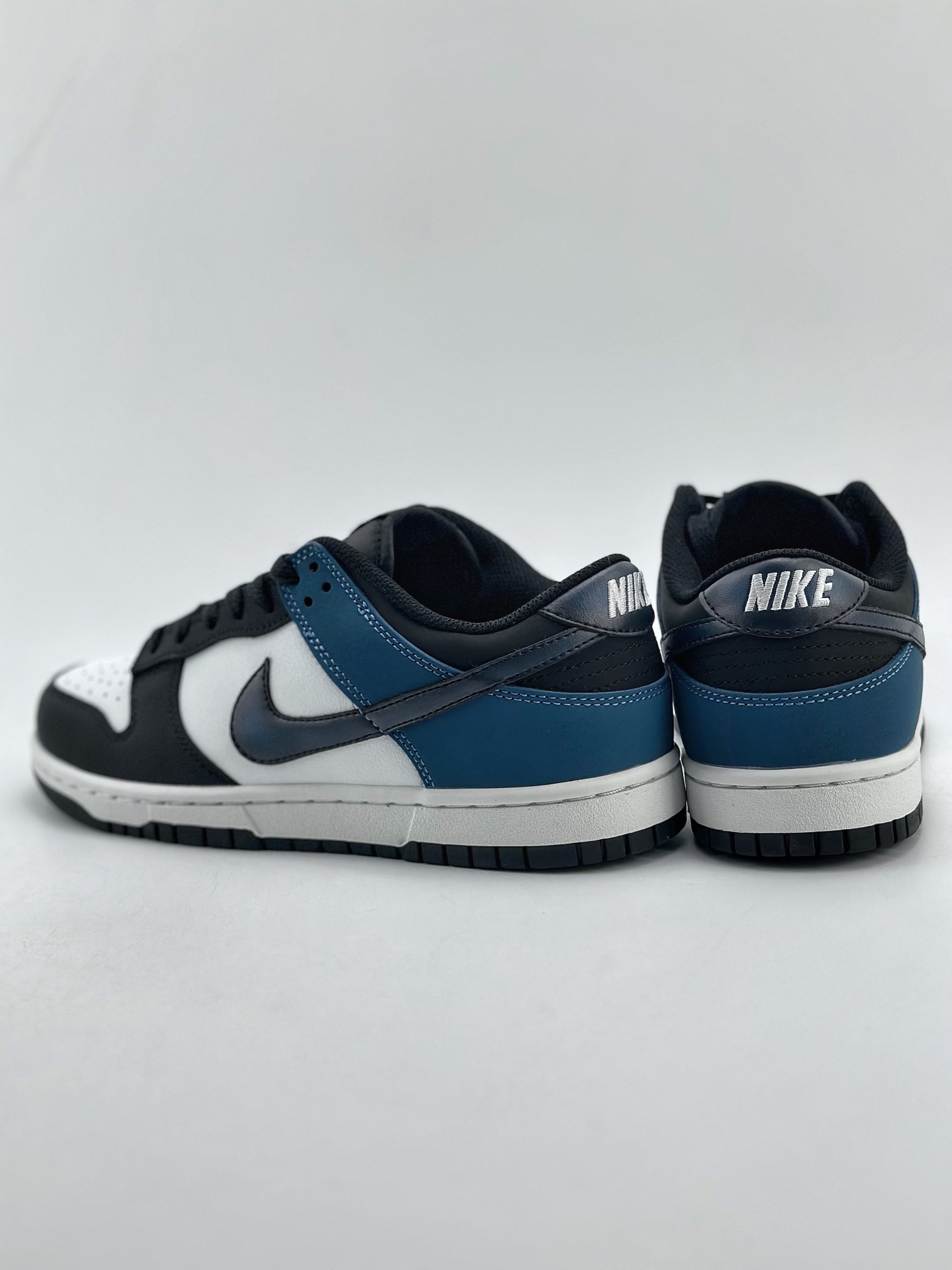 190 NIKE SB Dunk Low ”Industral Blue” 黑白蓝 FD6923-100