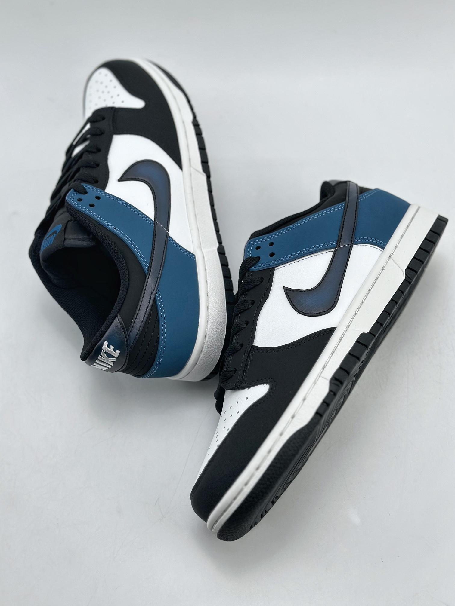 190 NIKE SB Dunk Low ”Industral Blue” 黑白蓝 FD6923-100