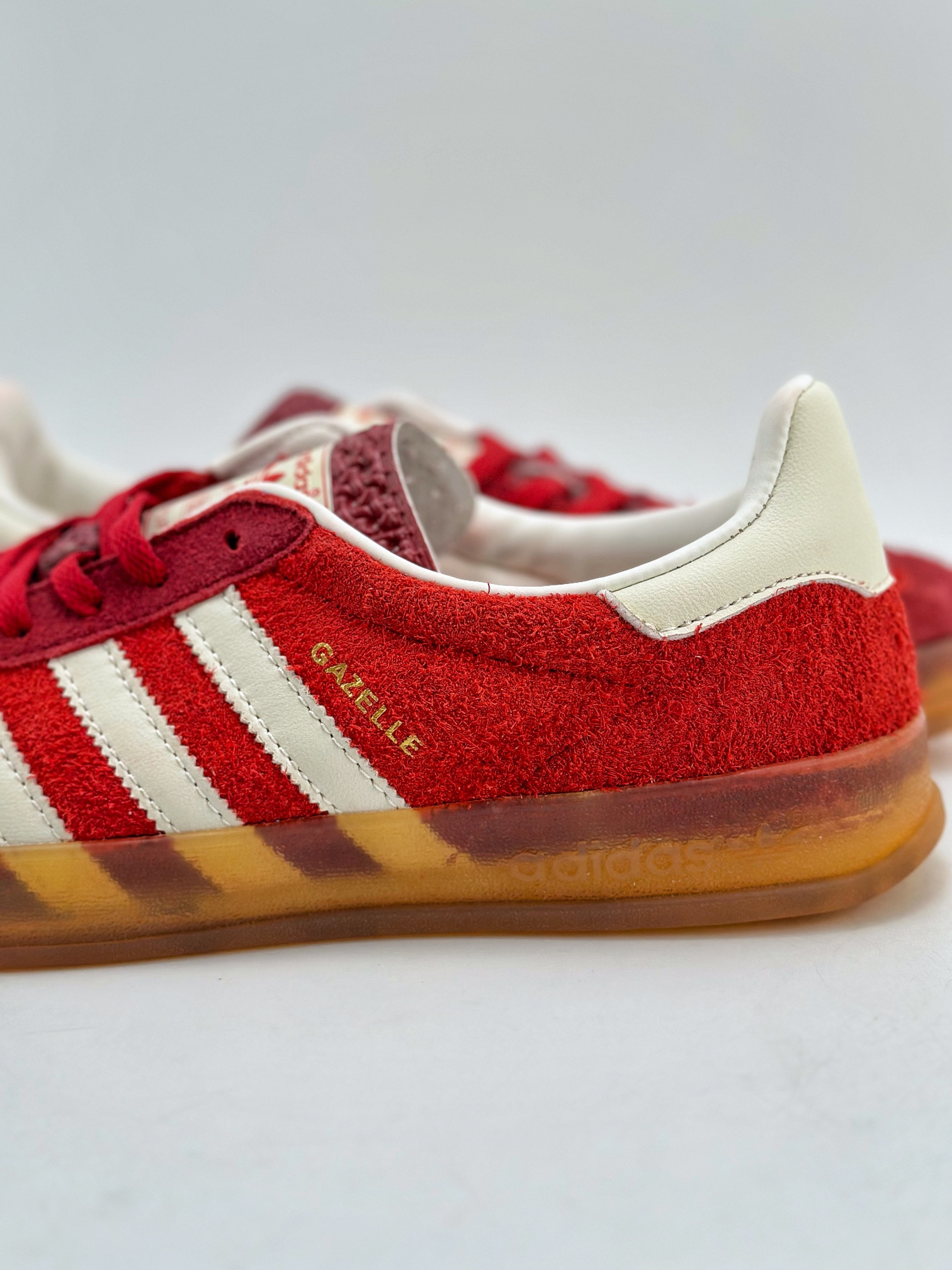 150 adidas Originals Gazelle INdoor 三叶草休闲防滑耐磨低帮板鞋  IE1051