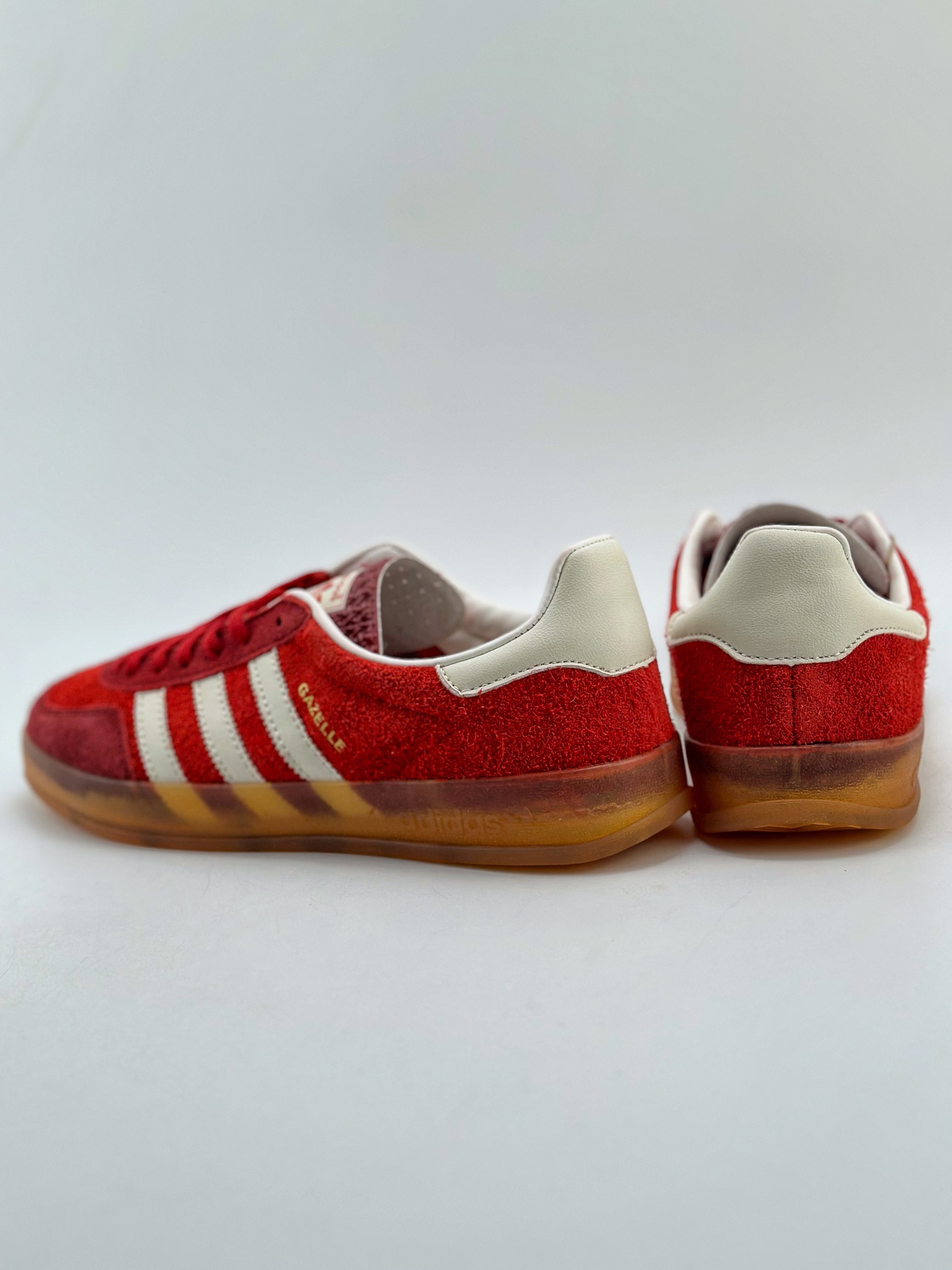 150 adidas Originals Gazelle INdoor 三叶草休闲防滑耐磨低帮板鞋  IE1051