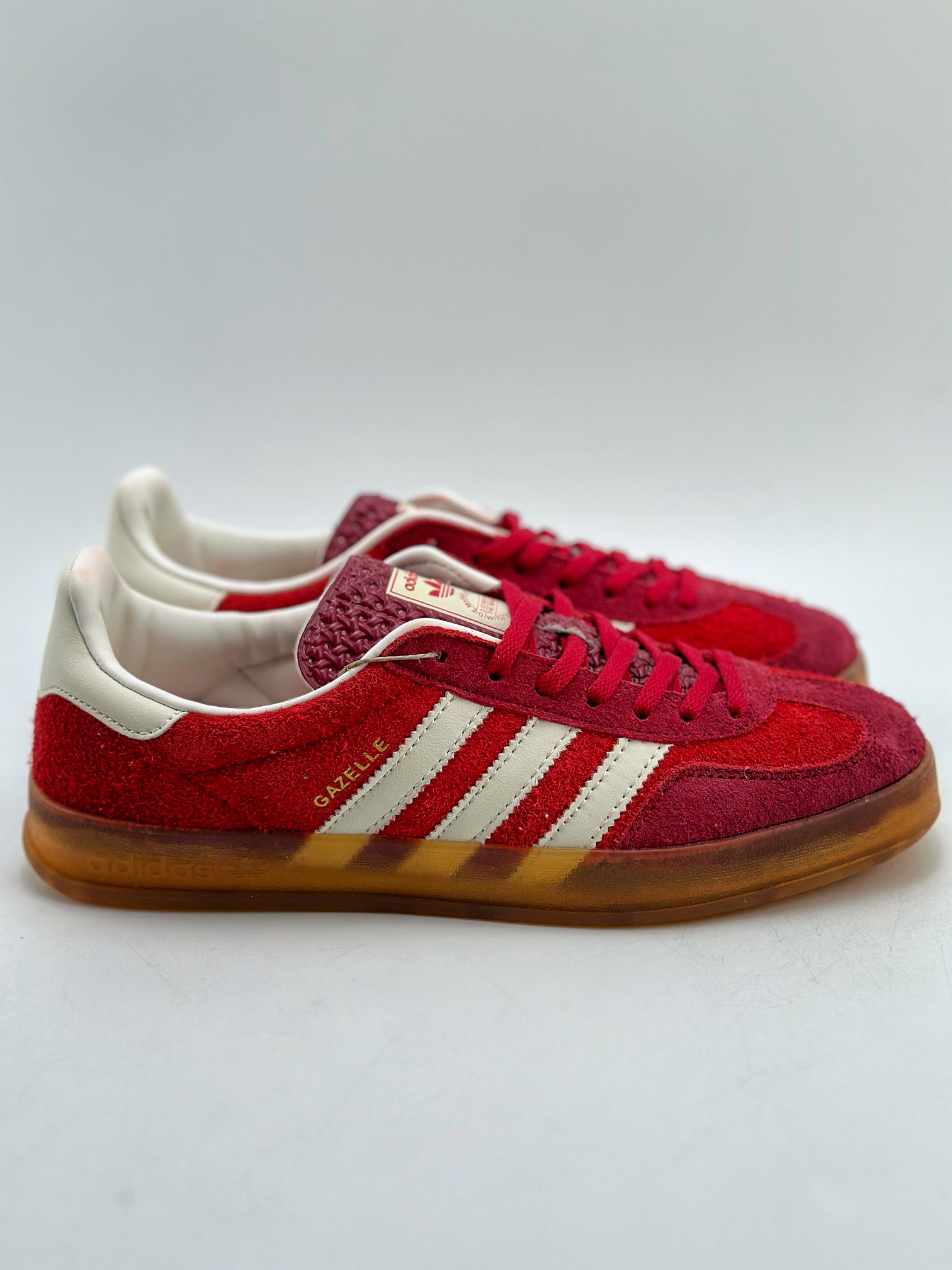 150 adidas Originals Gazelle INdoor 三叶草休闲防滑耐磨低帮板鞋  IE1051