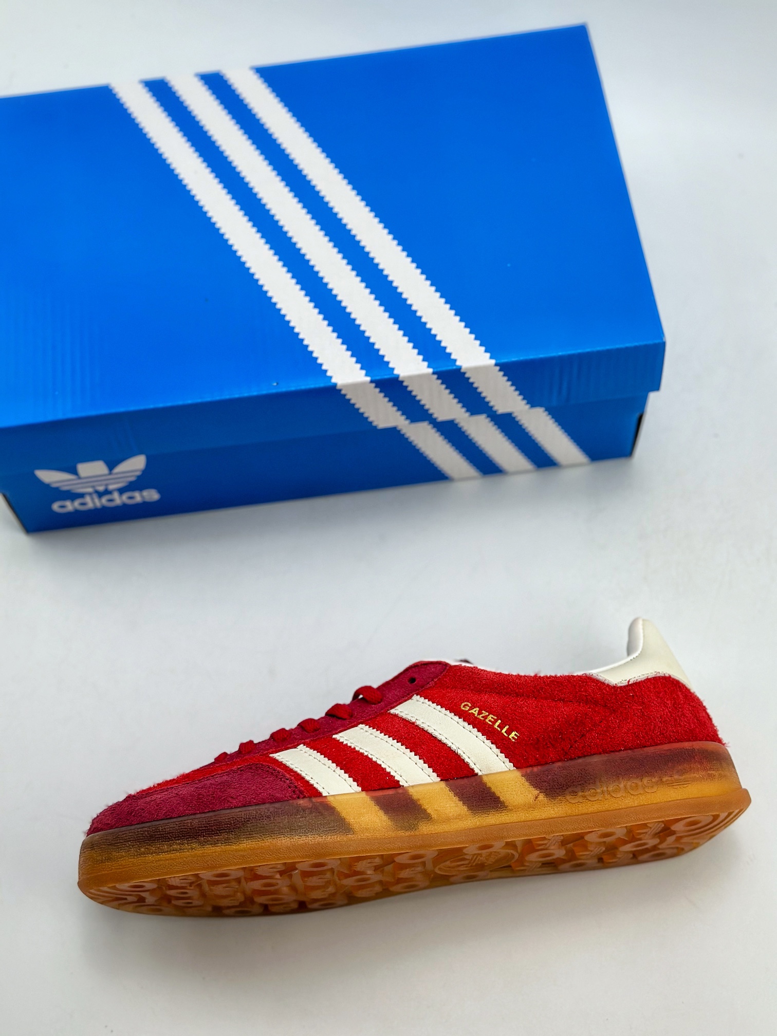 150 adidas Originals Gazelle INdoor 三叶草休闲防滑耐磨低帮板鞋  IE1051