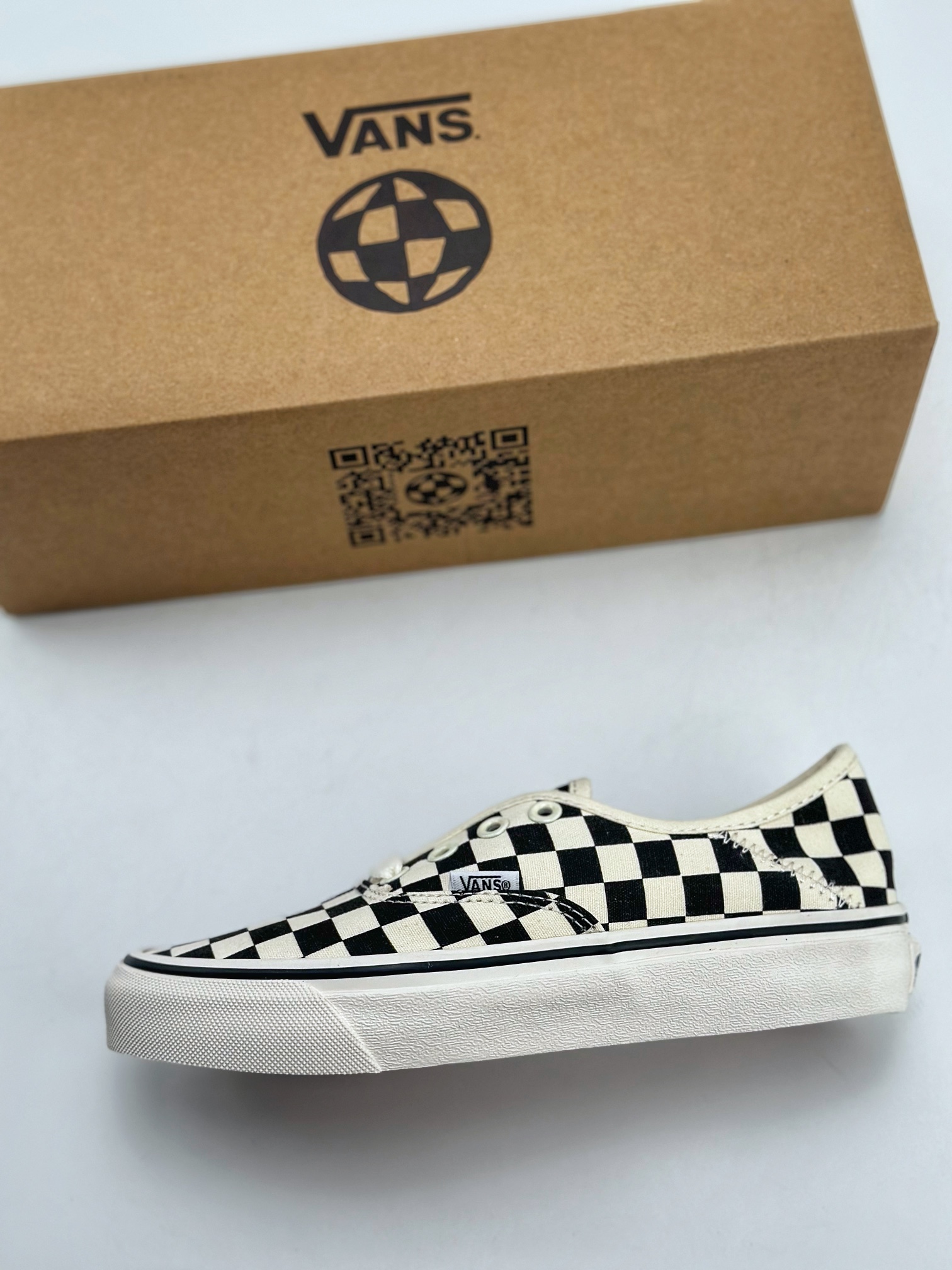 130 VANS Authentic VR3环保系列 黑白棋盘板鞋