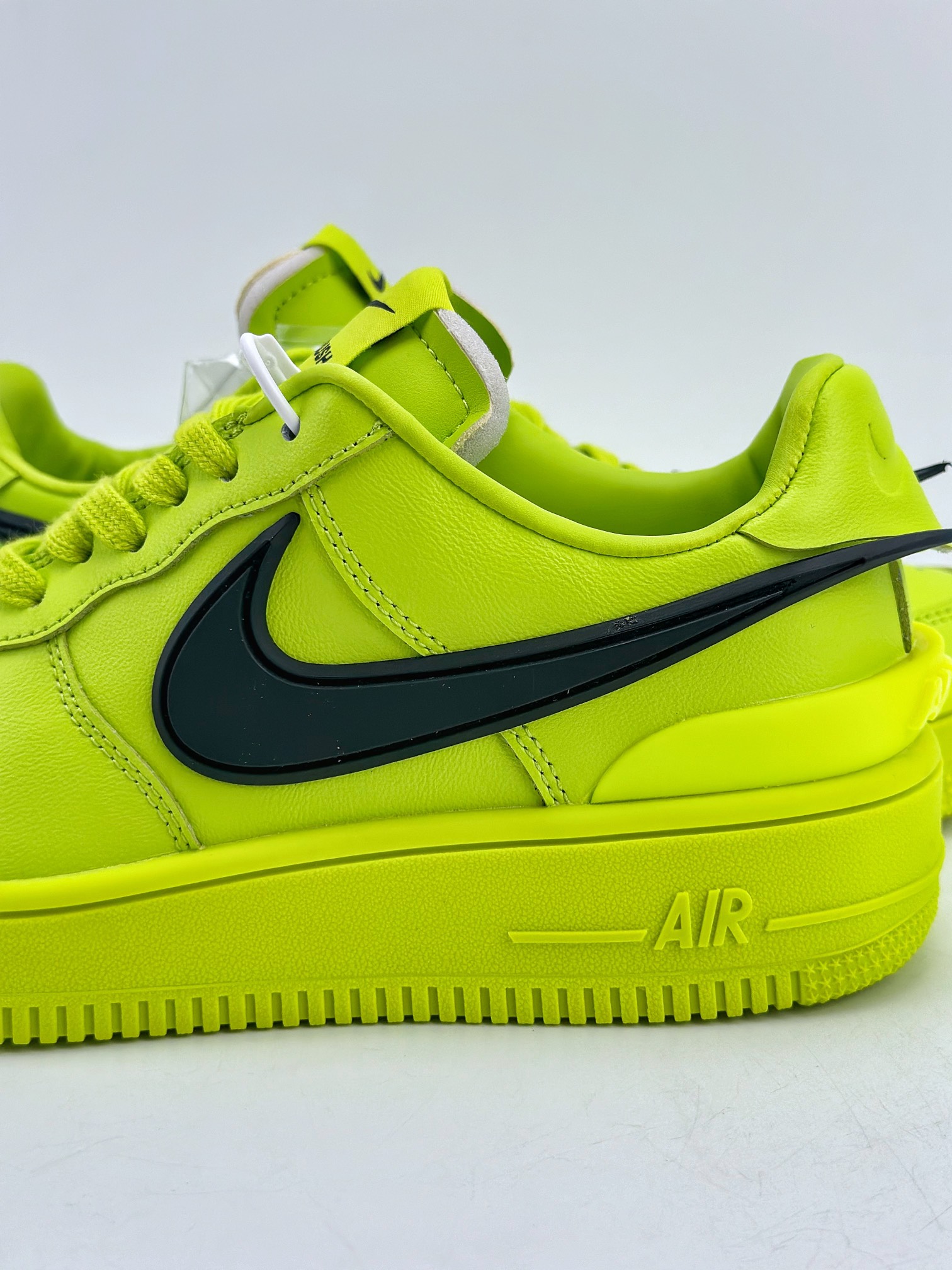 260 Nike Air Force 1 Low 07 x AMBUSH 联名大勾 荧光绿 DV3464-100