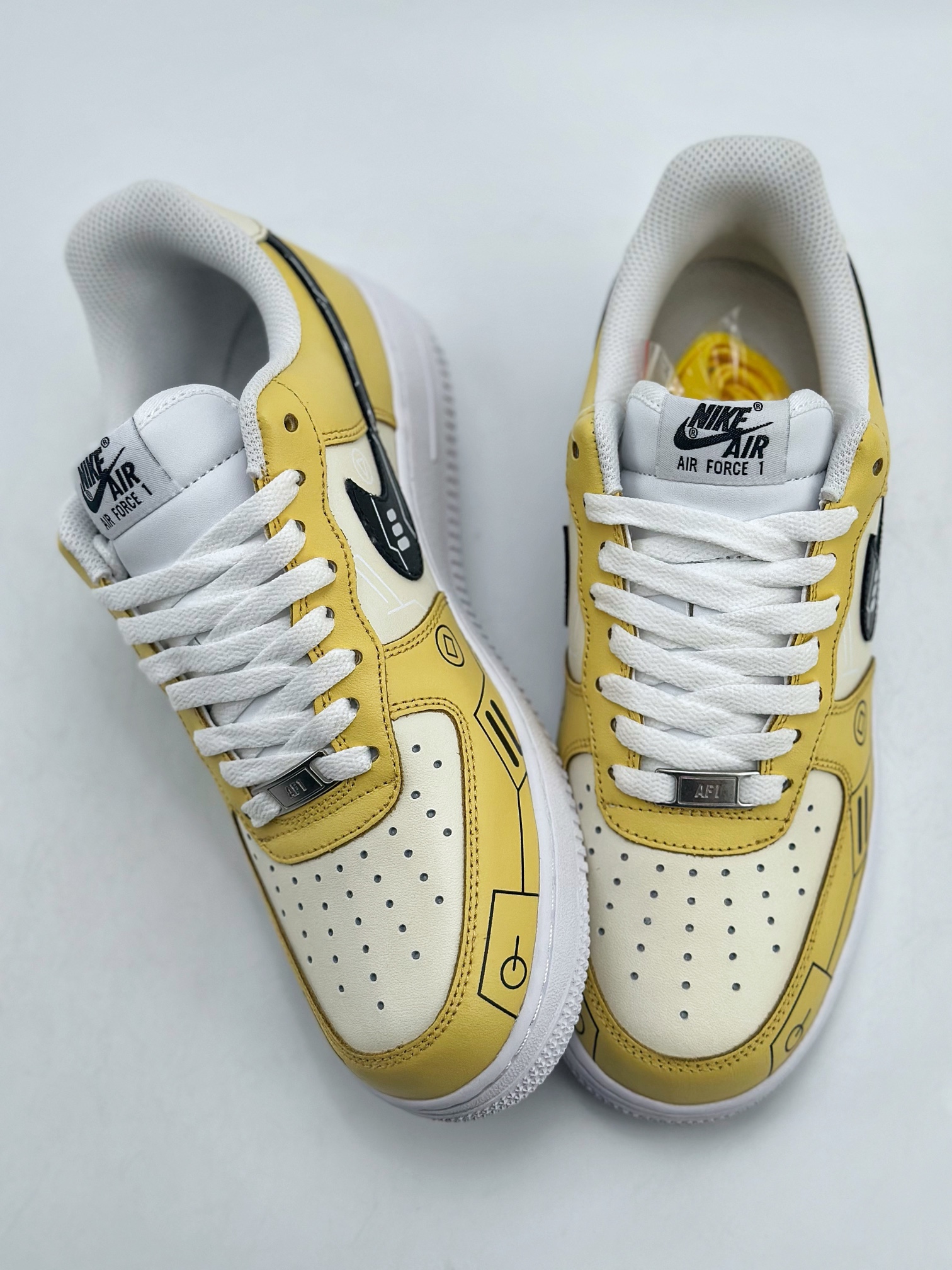 240 Nike Air Force 1 Low 07 电玩空军 白黑黄 CW2288-113