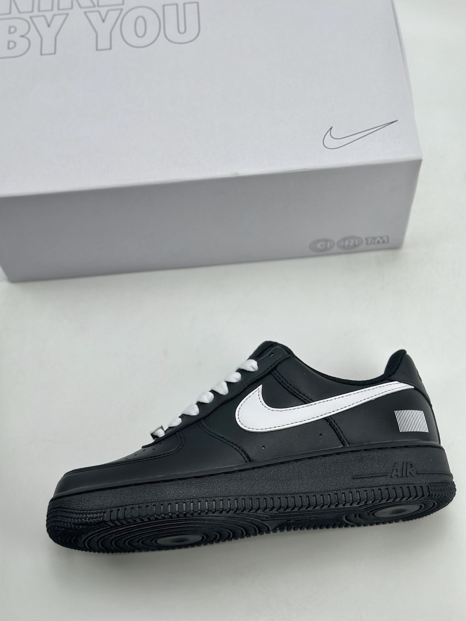 220 Nike Air Force 1 Low 07 纯黑白钩