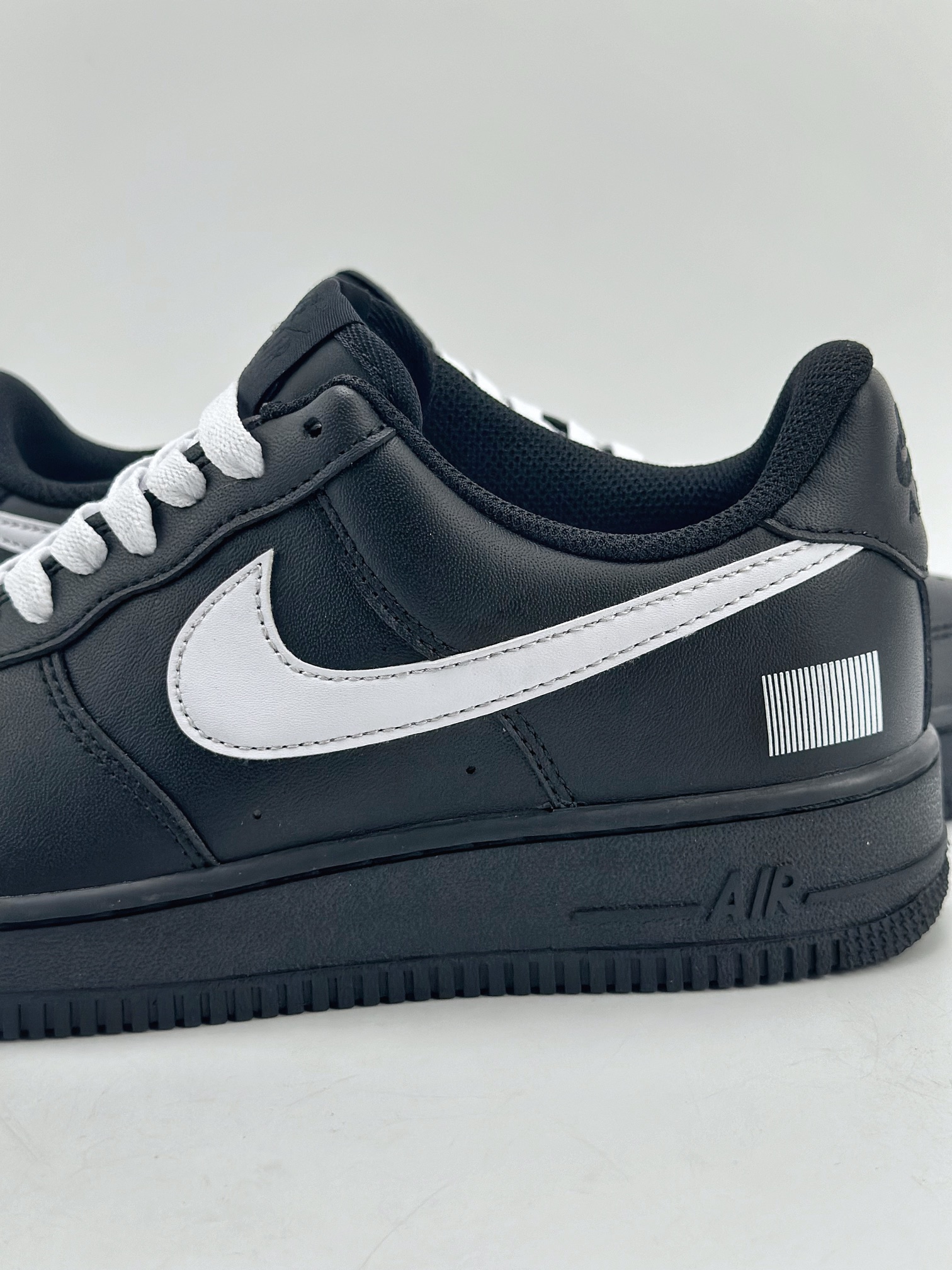 220 Nike Air Force 1 Low 07 纯黑白钩